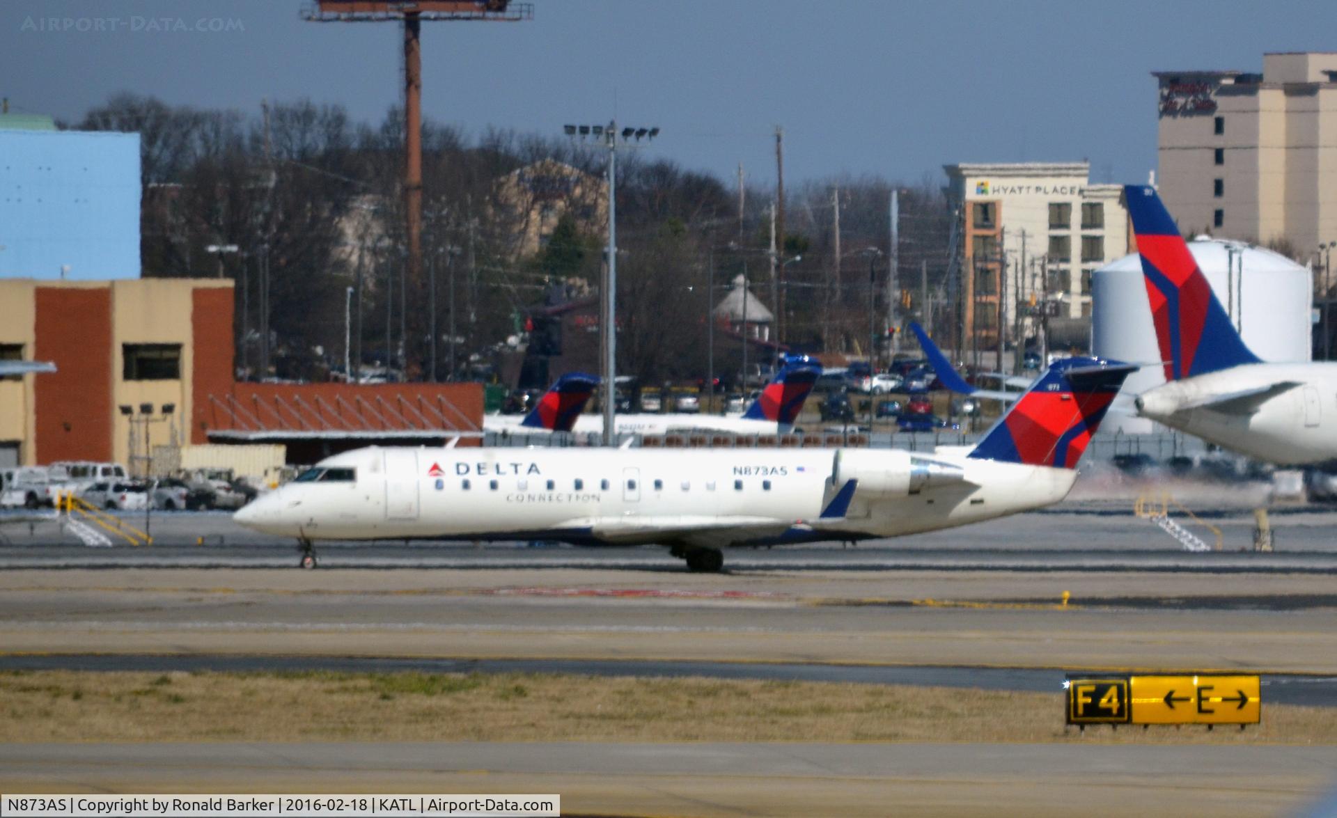 N873AS, 2001 Bombardier CRJ-200ER (CL-600-2B19) C/N 7549, Taxi to park Atlanta