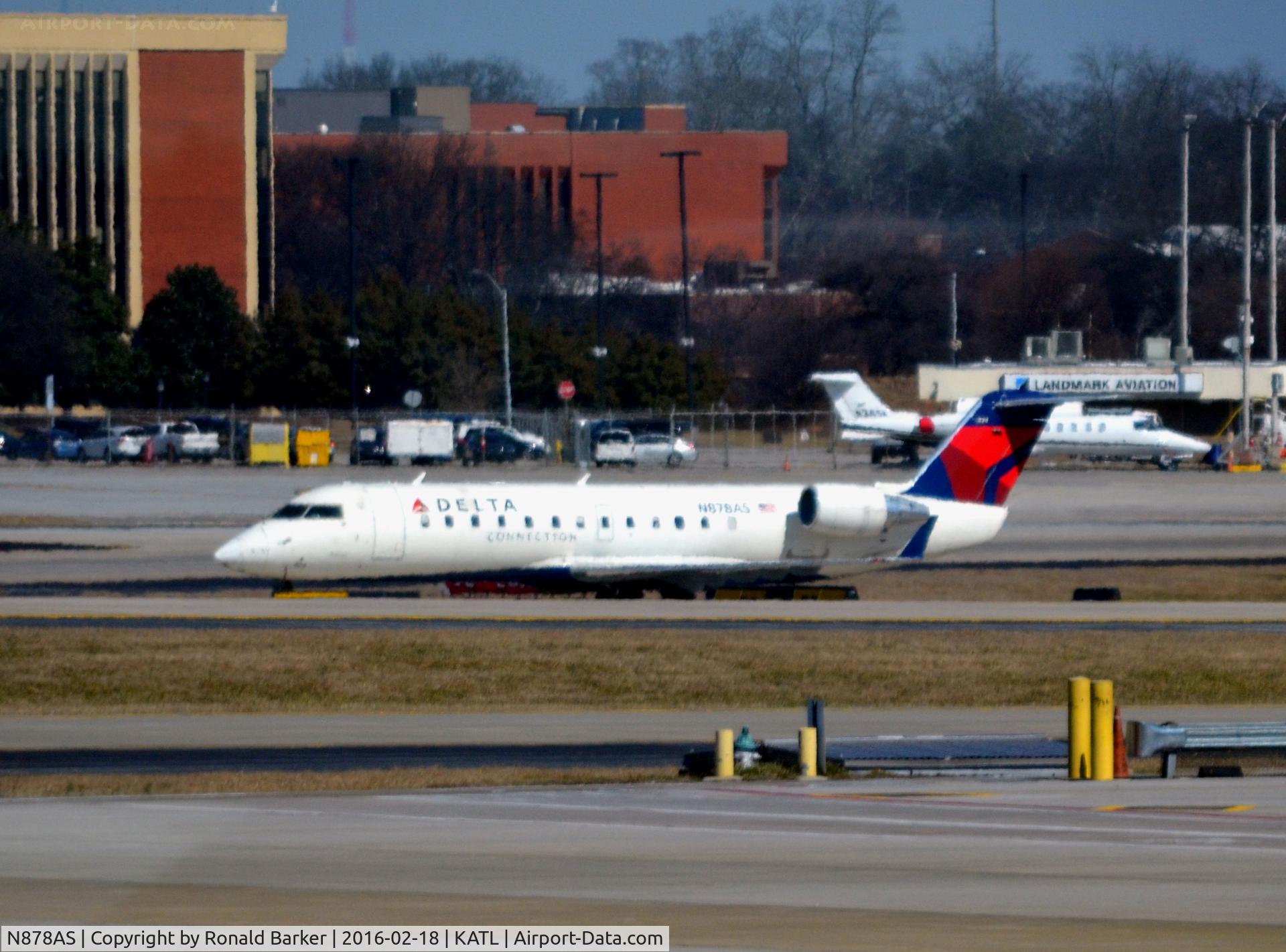 N878AS, 2002 Bombardier CRJ-200ER (CL-600-2B19) C/N 7590, Taxi Atlanta