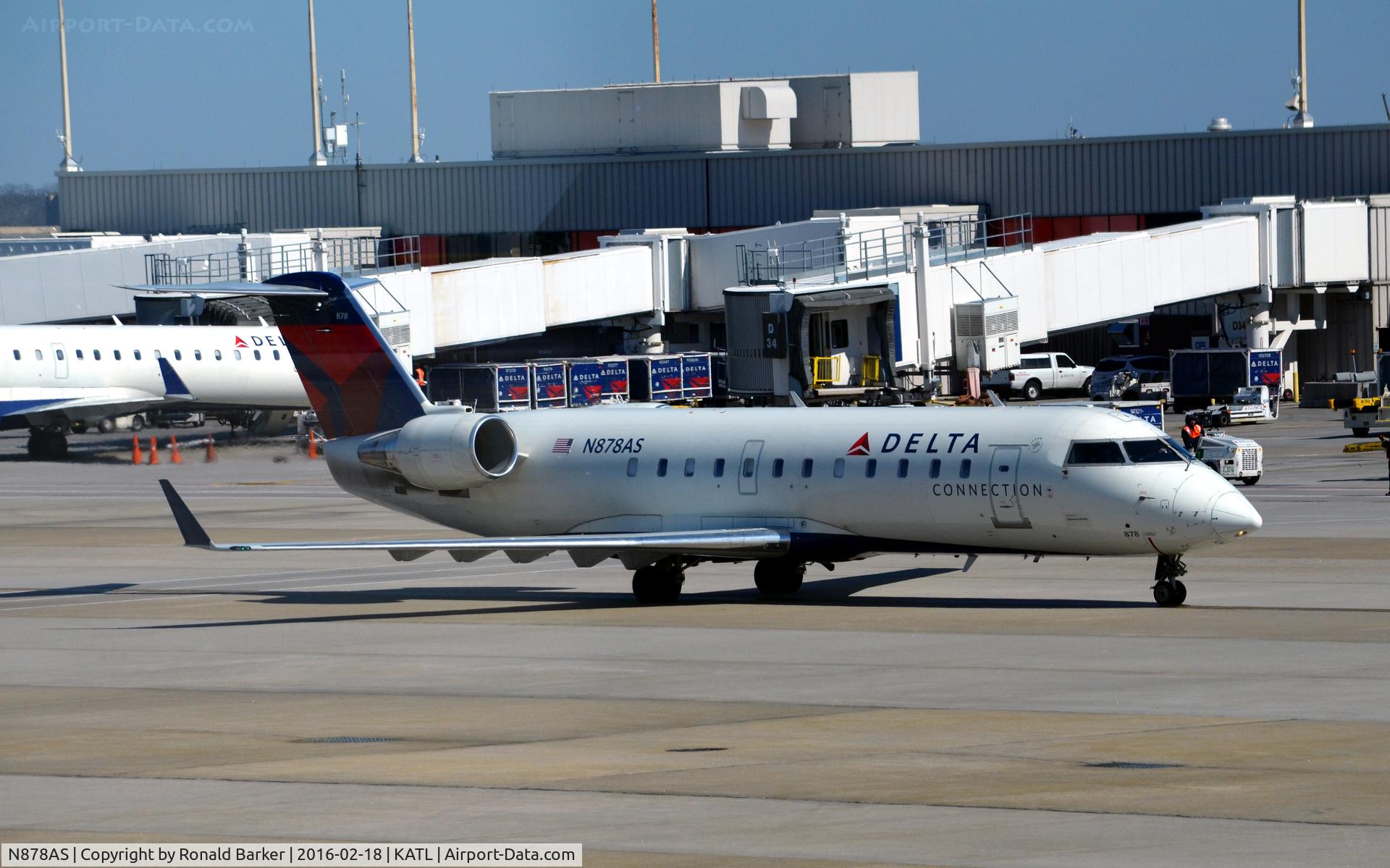 N878AS, 2002 Bombardier CRJ-200ER (CL-600-2B19) C/N 7590, Taxi Atlanta