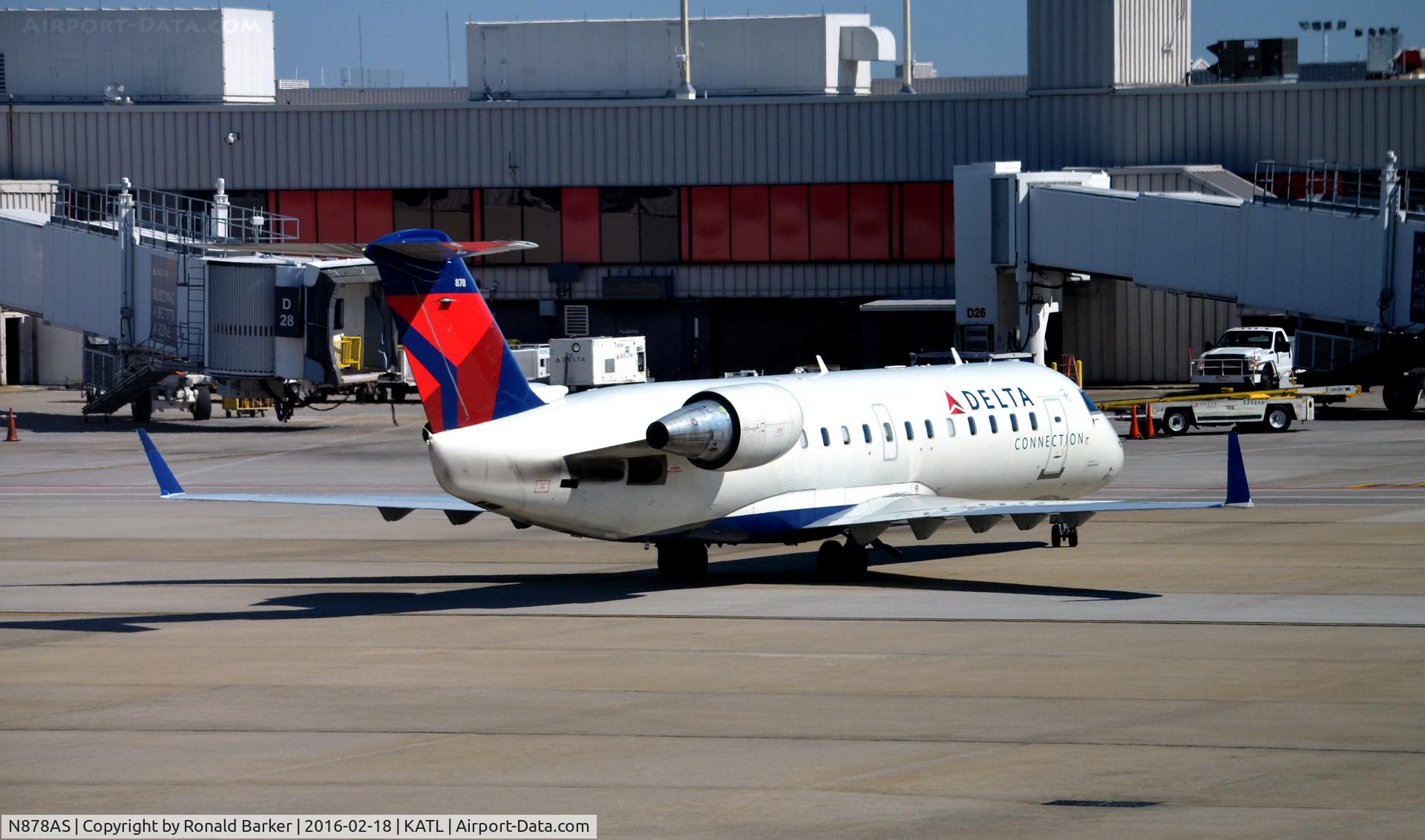 N878AS, 2002 Bombardier CRJ-200ER (CL-600-2B19) C/N 7590, Taxi to gate Atlanta