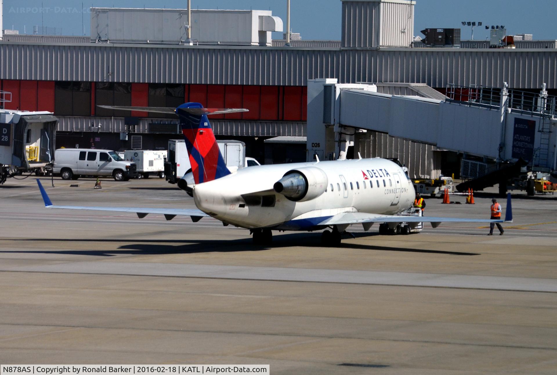 N878AS, 2002 Bombardier CRJ-200ER (CL-600-2B19) C/N 7590, Pushback Atlanta