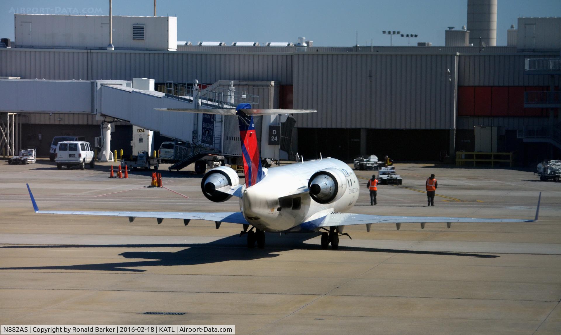 N882AS, 2001 Bombardier CRJ-200ER (CL-600-2B19) C/N 7503, Taxi for takeoff Atlanta