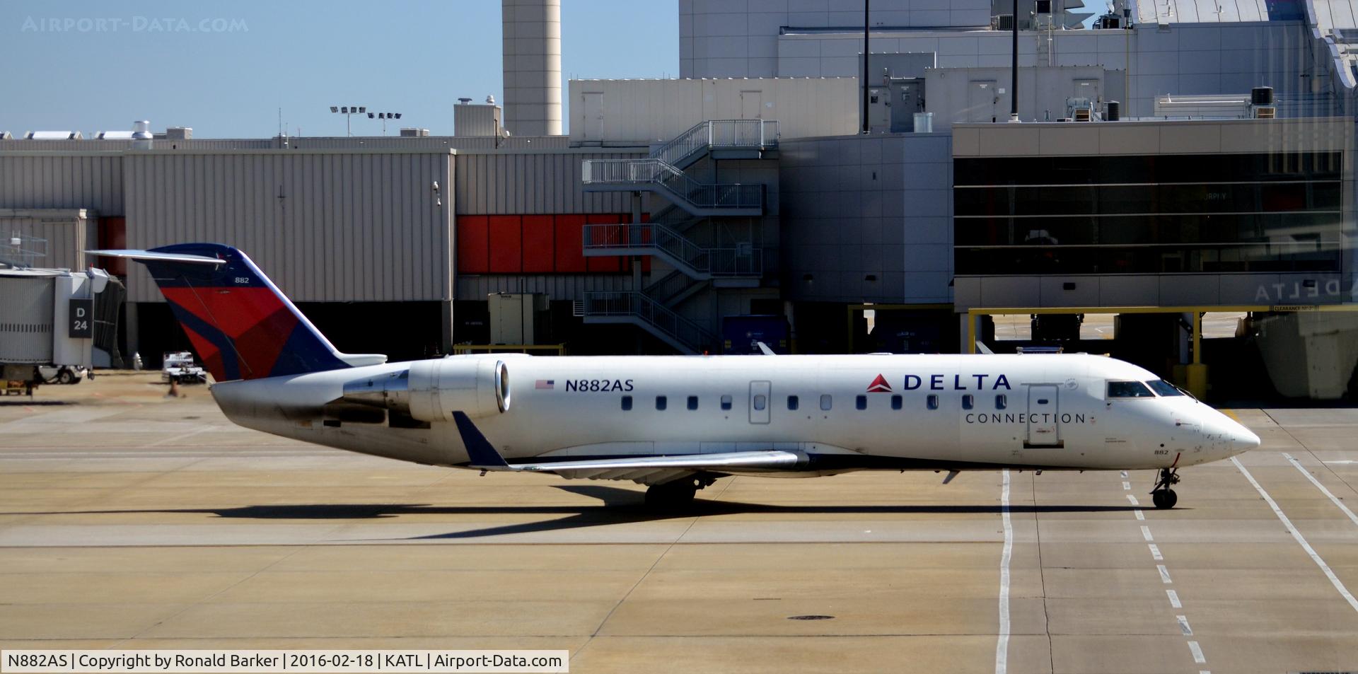 N882AS, 2001 Bombardier CRJ-200ER (CL-600-2B19) C/N 7503, Taxi for takeoff Atlanta