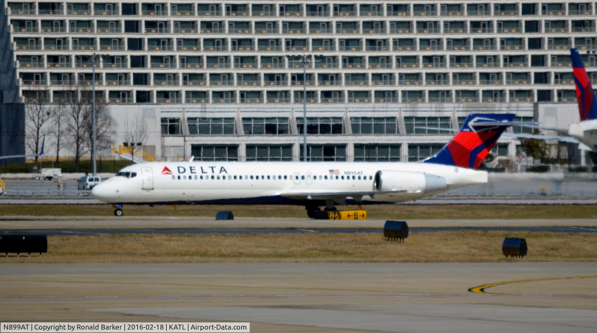N899AT, 2005 Boeing 717-200 C/N 55049, Taxi Atlanta