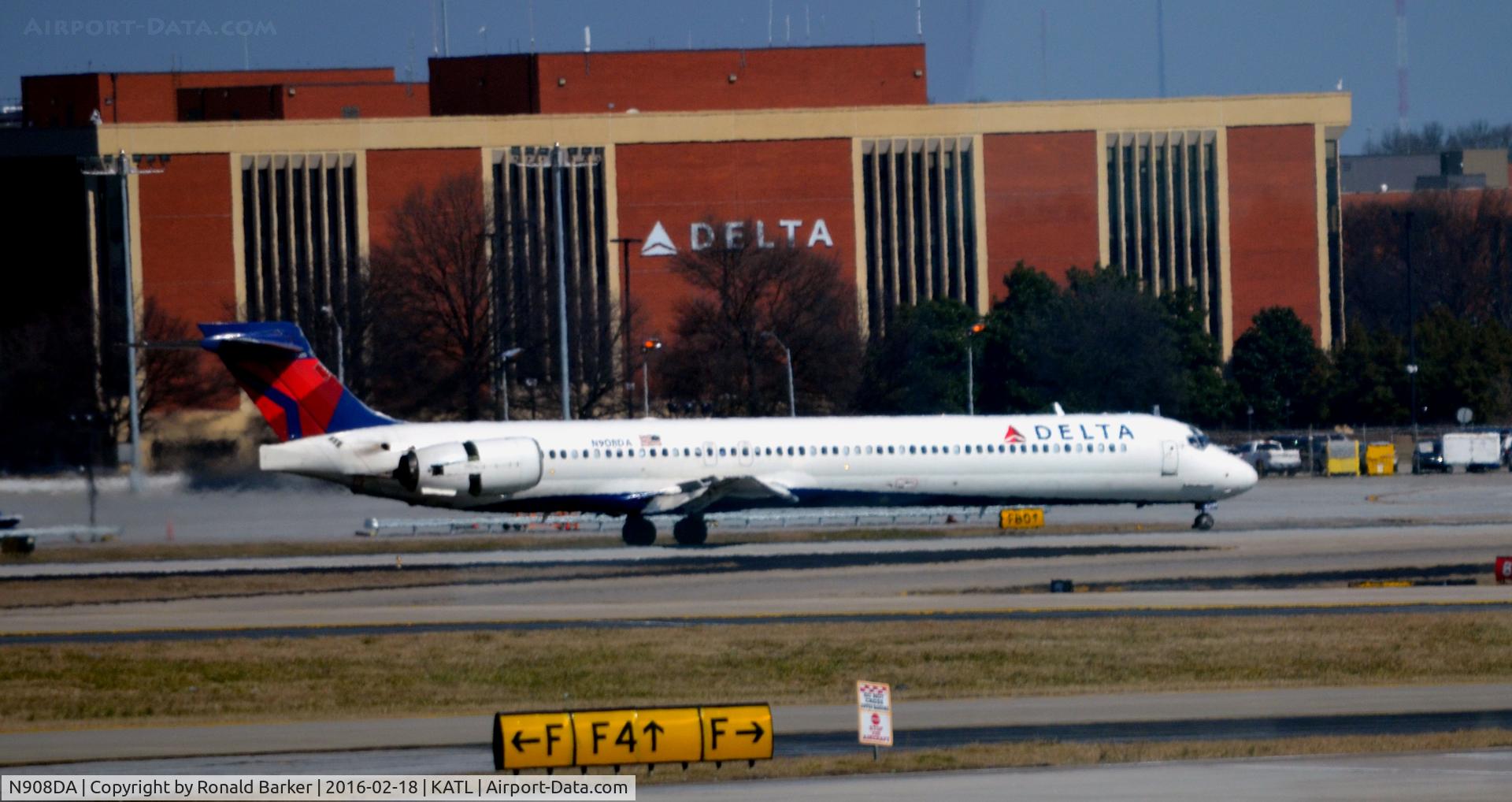 N908DA, 1995 McDonnell Douglas MD-90-30 C/N 53388, Landing Atlanta