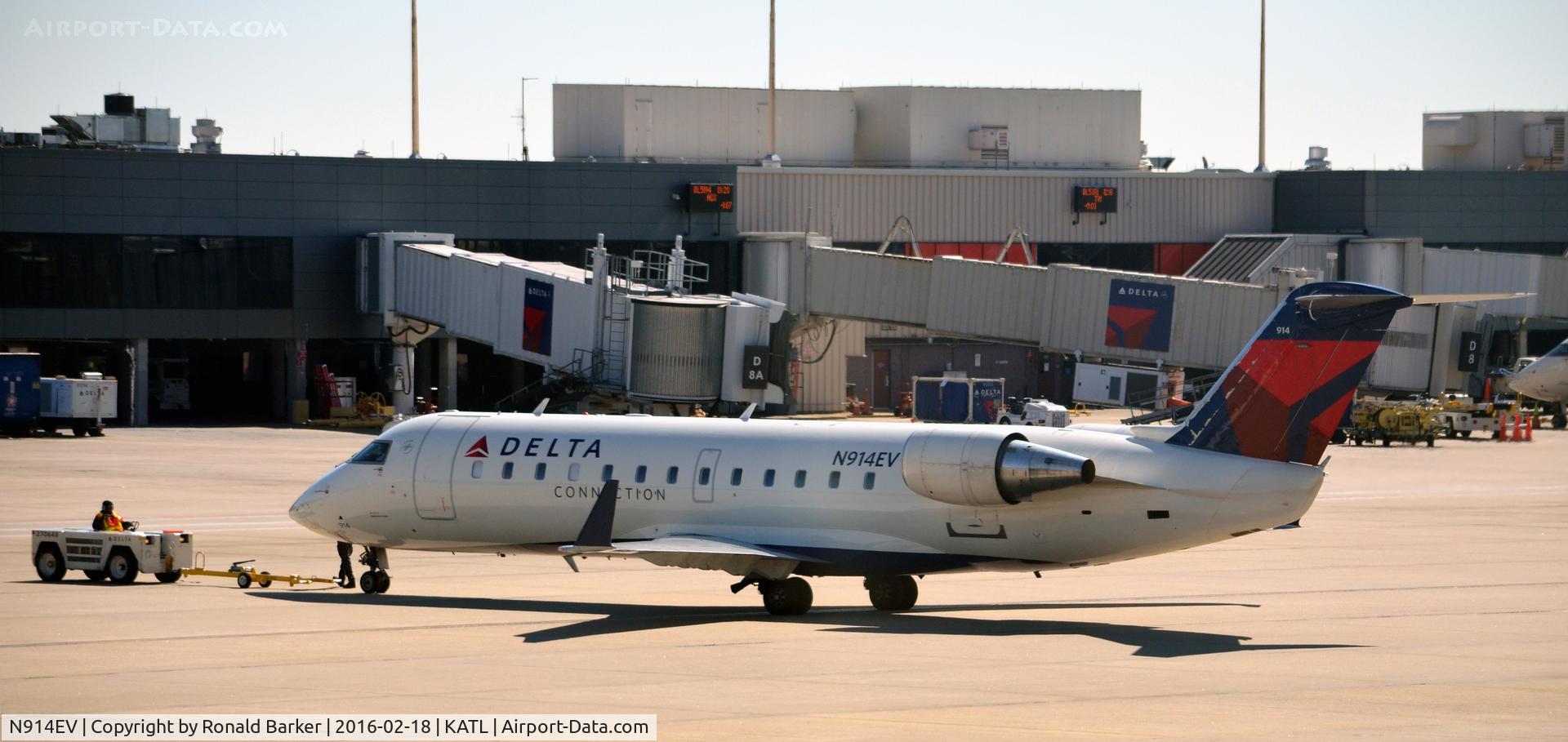 N914EV, 2003 Bombardier CRJ-200ER (CL-600-2B19) C/N 7752, Pushback Atlanta