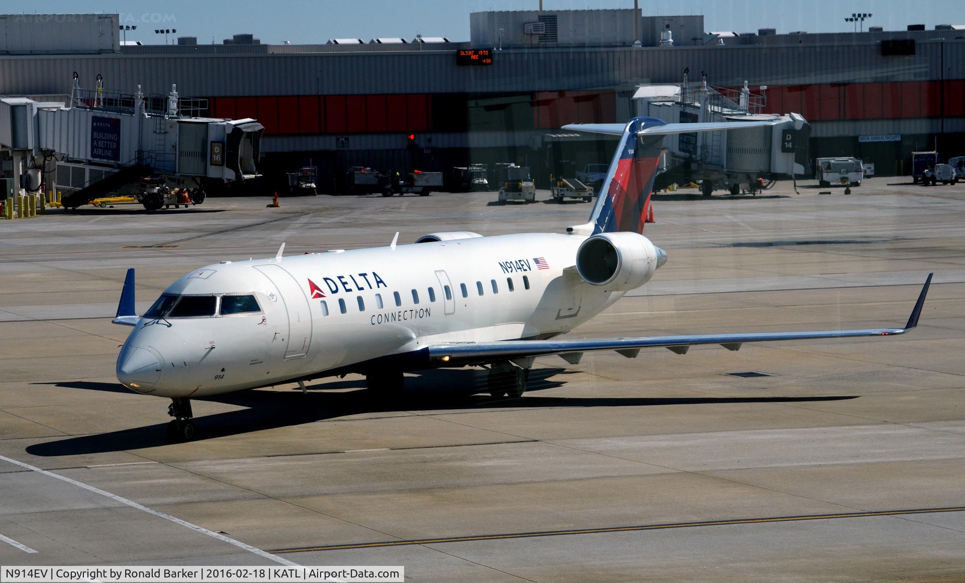 N914EV, 2003 Bombardier CRJ-200ER (CL-600-2B19) C/N 7752, Taxi Atlanta