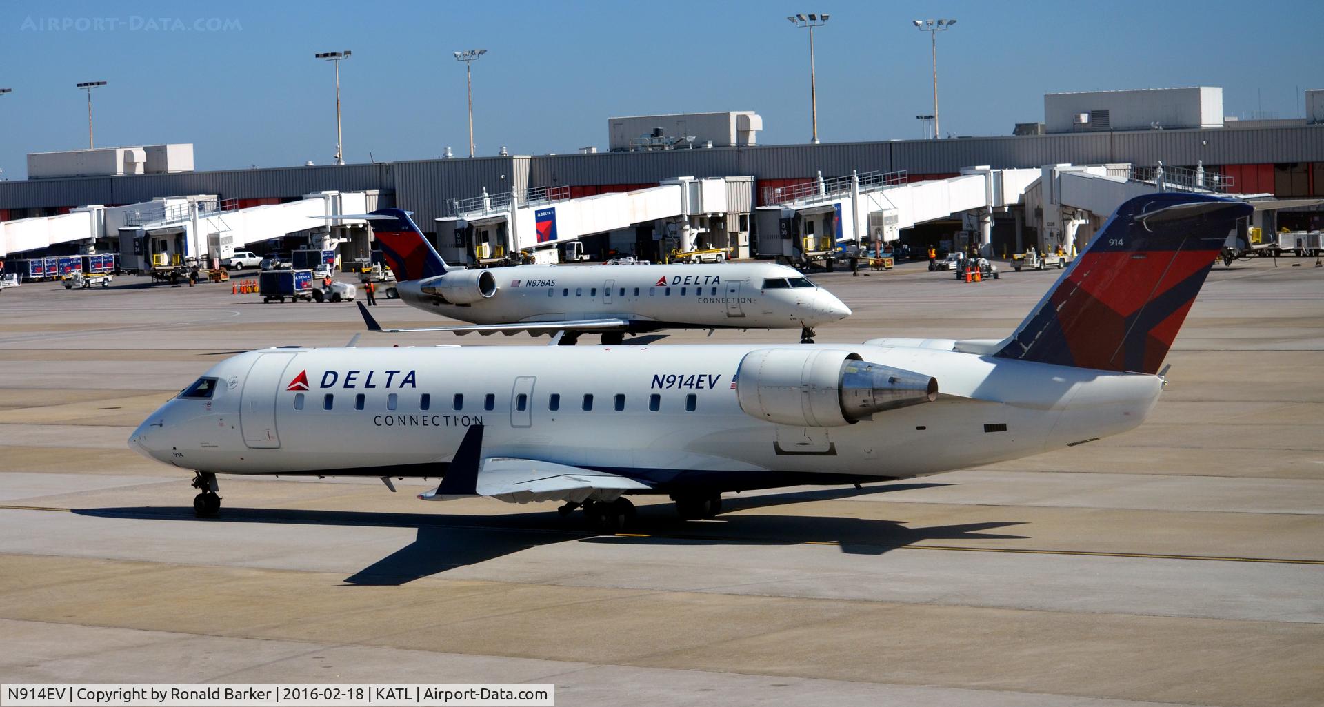 N914EV, 2003 Bombardier CRJ-200ER (CL-600-2B19) C/N 7752, Taxi Atlanta