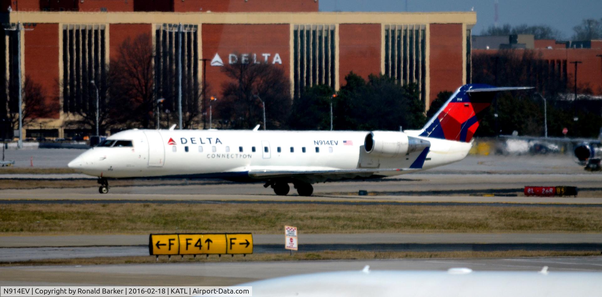N914EV, 2003 Bombardier CRJ-200ER (CL-600-2B19) C/N 7752, Taxi Atlanta