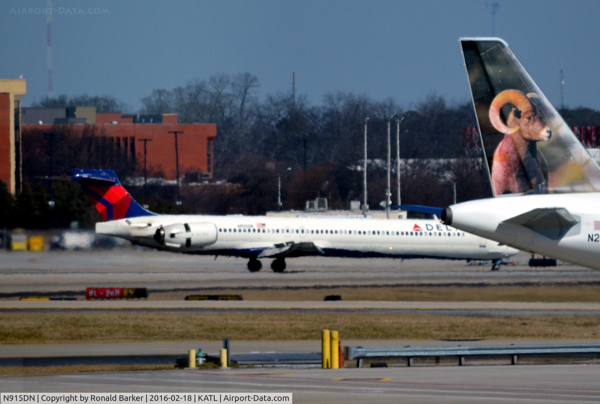 N915DN, 1996 McDonnell Douglas MD-90-30 C/N 53395, Landing Atlanta