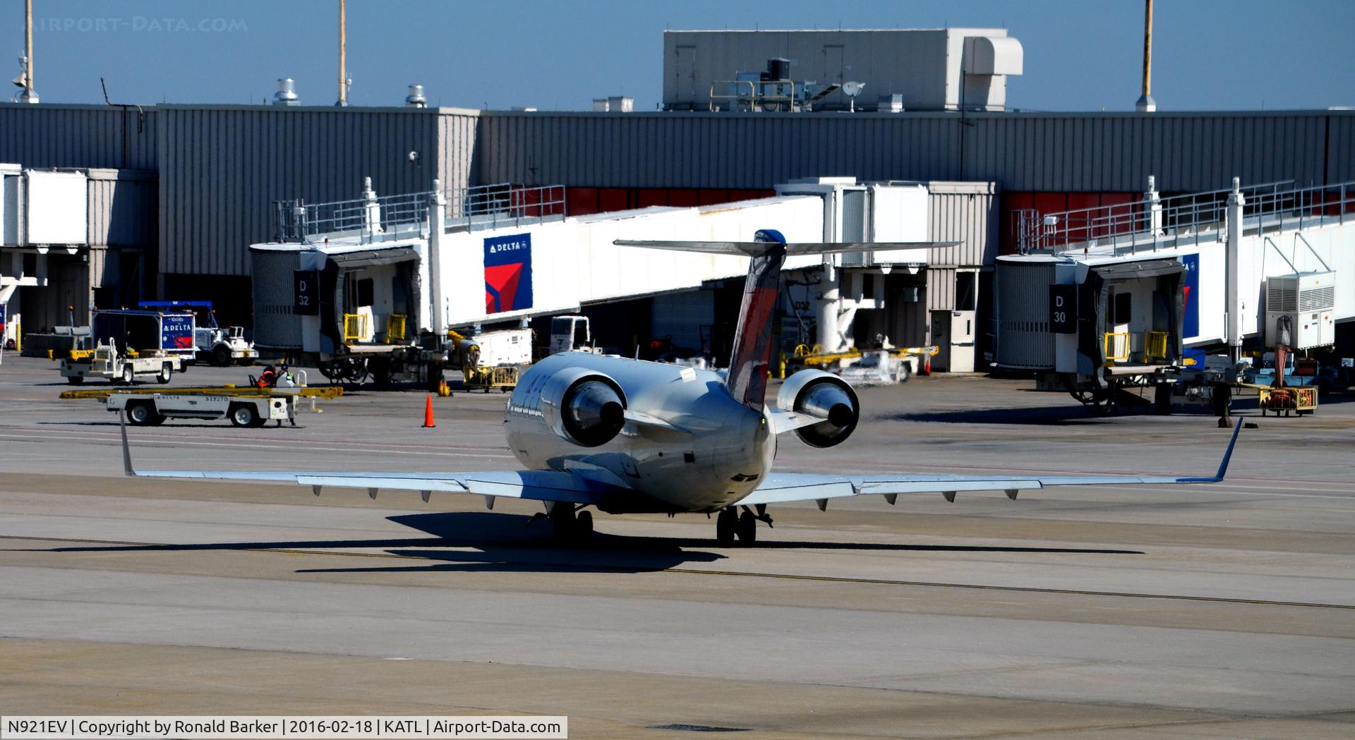 N921EV, 2003 Bombardier CRJ-200ER (CL-600-2B19) C/N 7819, Ready to taxi Atlanta