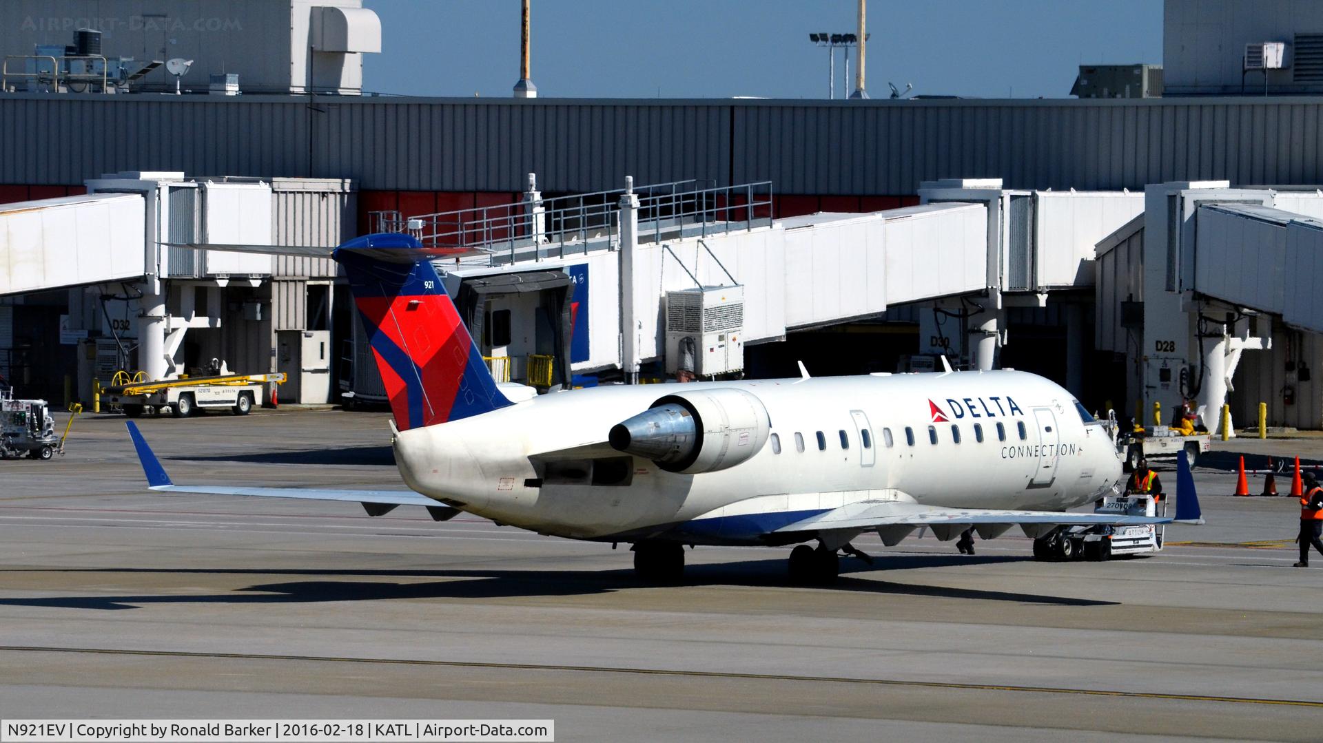 N921EV, 2003 Bombardier CRJ-200ER (CL-600-2B19) C/N 7819, Pushback Atlanta
