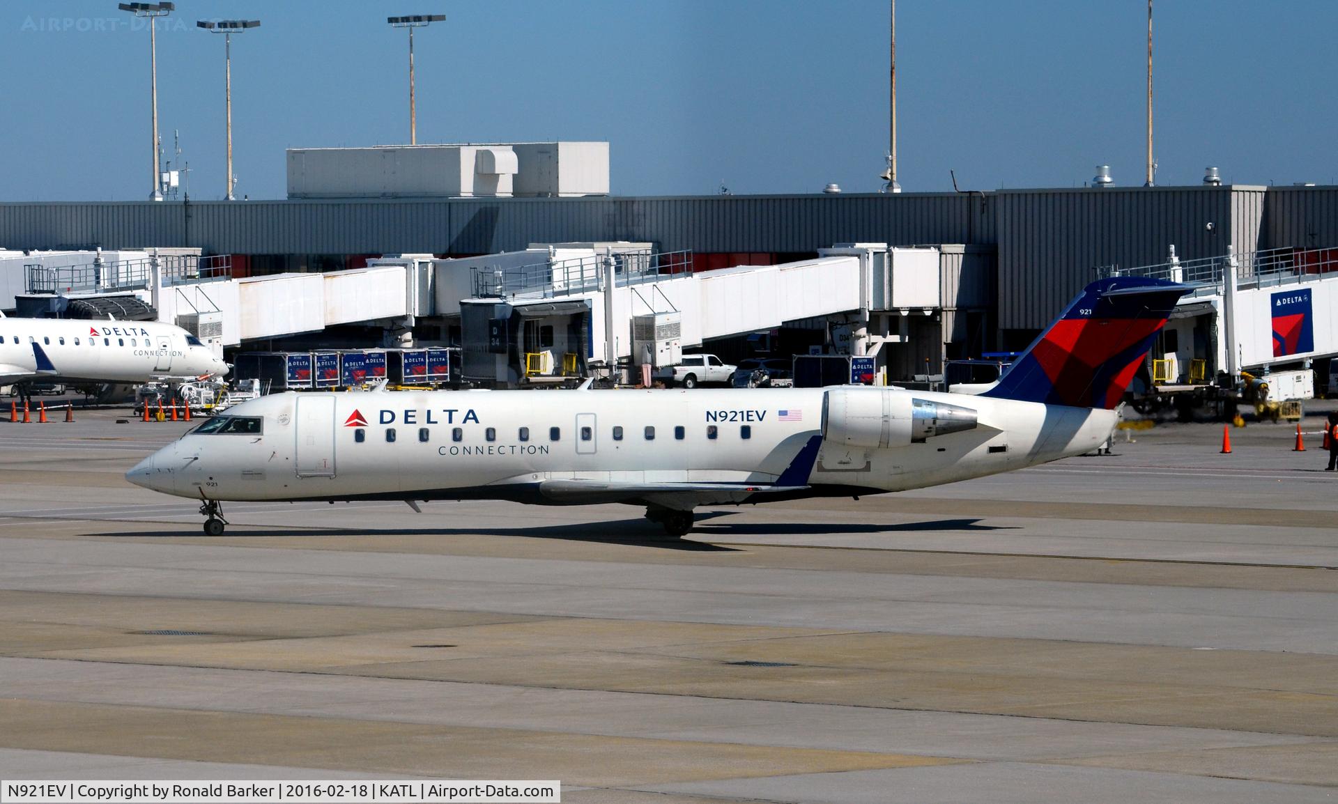 N921EV, 2003 Bombardier CRJ-200ER (CL-600-2B19) C/N 7819, Taxi for takeoff Atlanta