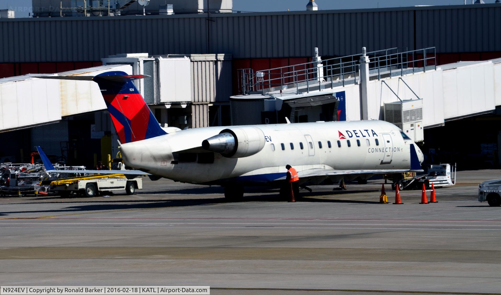 N924EV, 2003 Bombardier CRJ-200ER (CL-600-2B19) C/N 7830, At the gate Atlanta