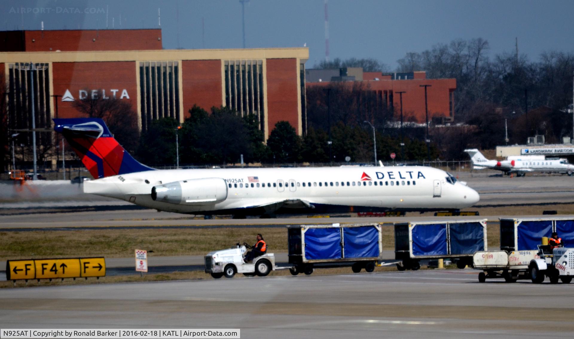 N925AT, 2000 Boeing 717-200 C/N 55079, Taxi for takeoff Atlanta