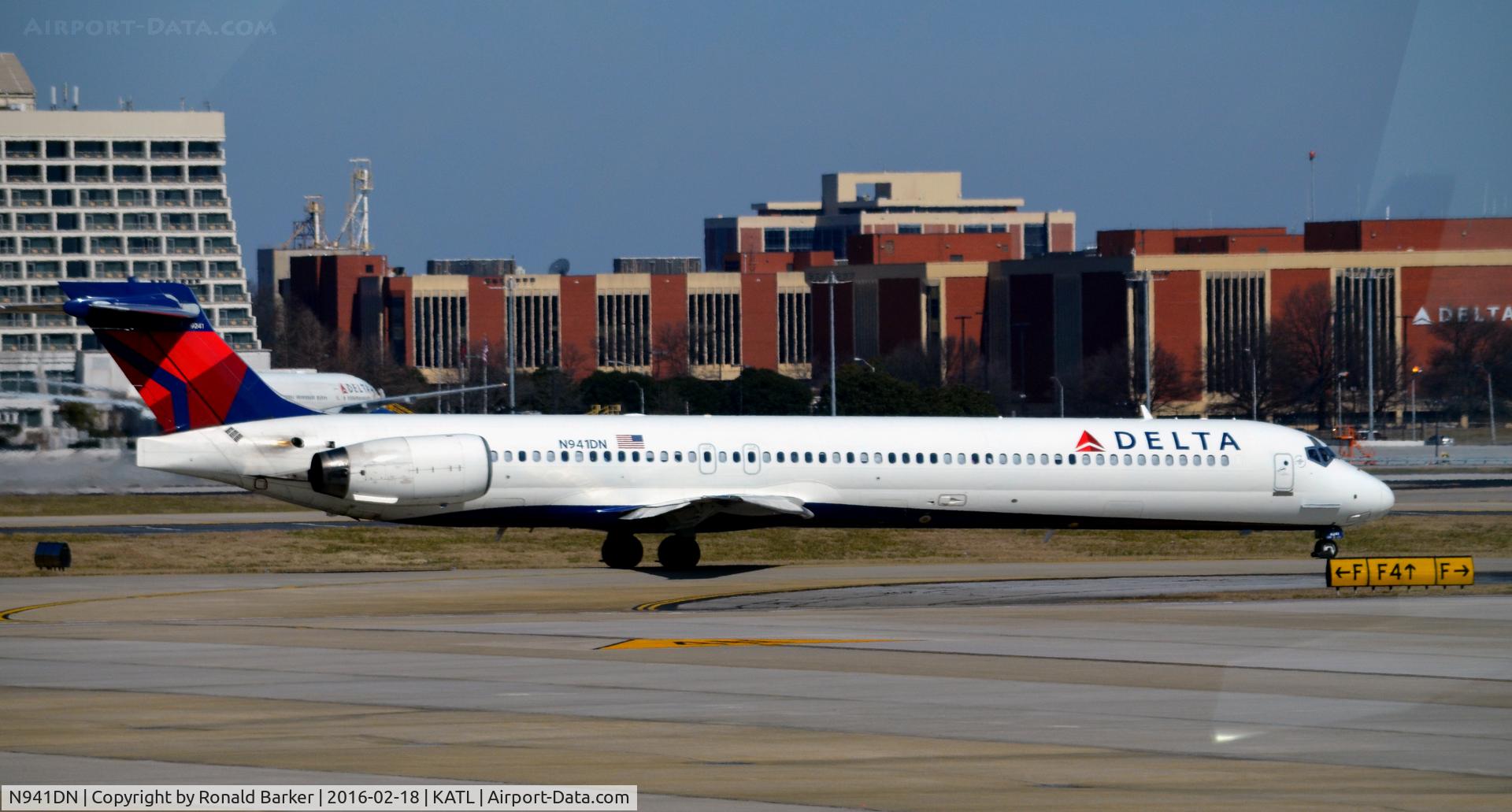 N941DN, 1997 McDonnell Douglas MD-90-30 C/N 53555, Taxi Atlanta