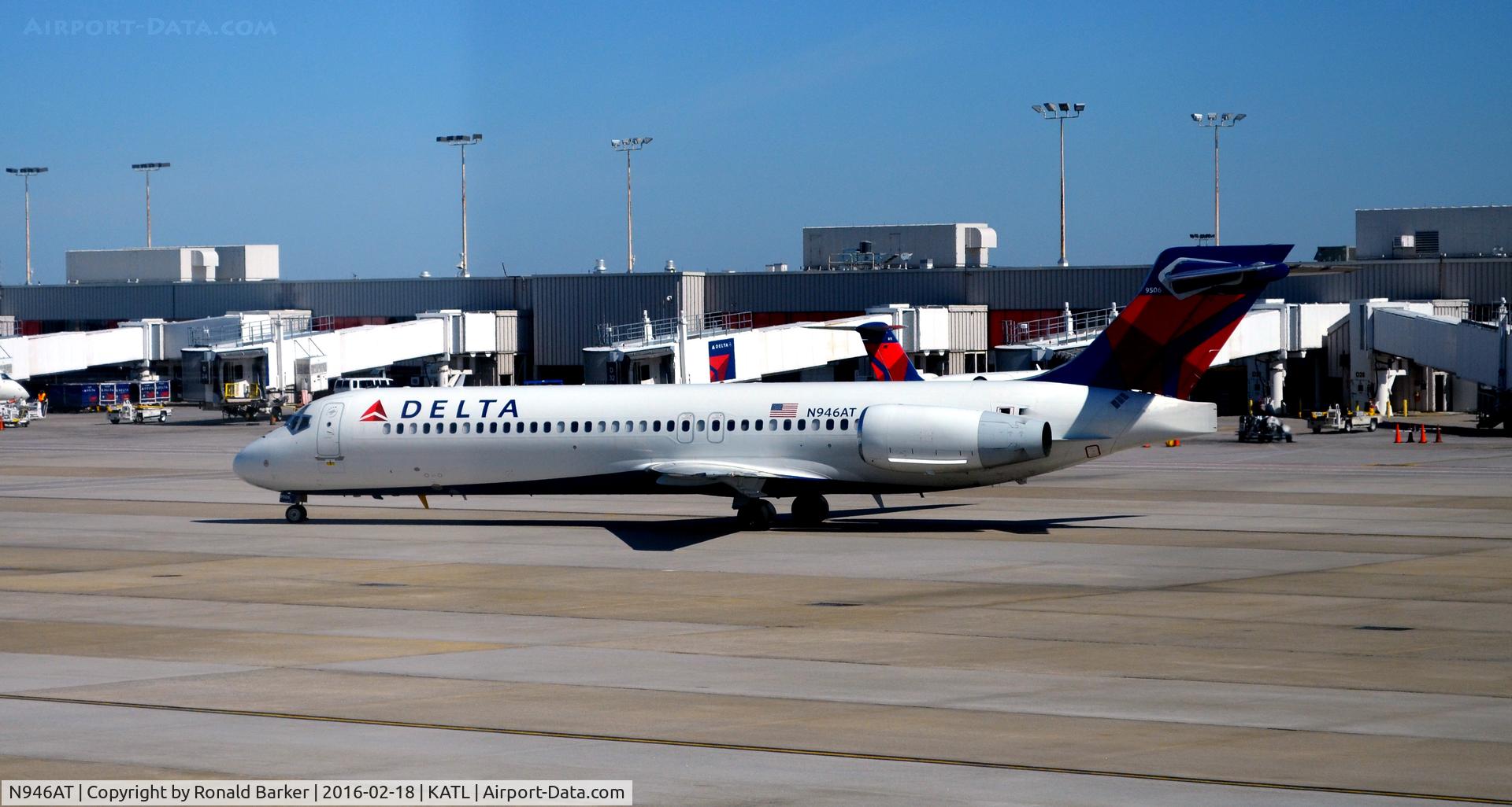 N946AT, 1999 Boeing 717-200 C/N 55009, Taxi Atlanta