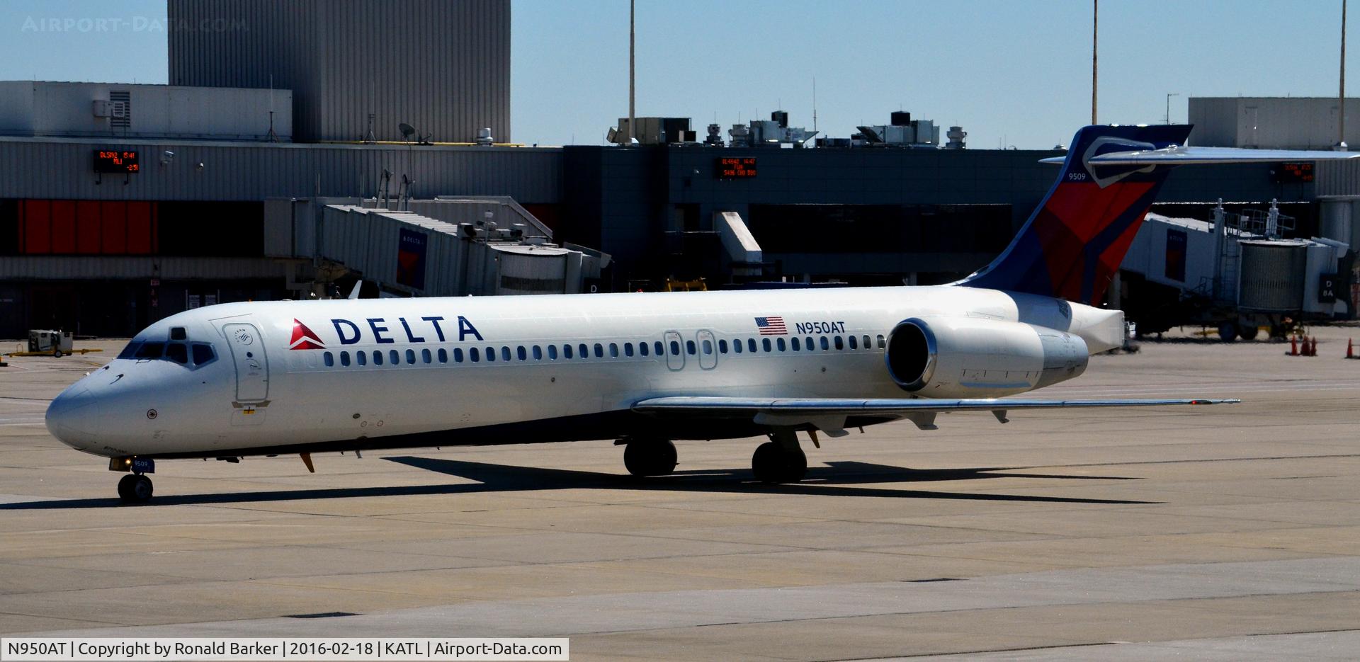 N950AT, 2000 Boeing 717-200 C/N 55012, Taxi Atlanta