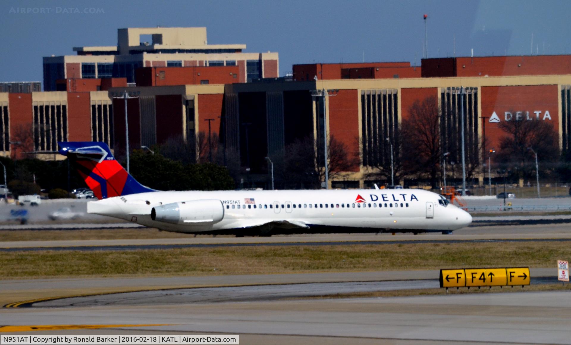 N951AT, 2000 Boeing 717-200 C/N 55013, Taxi Atlanta