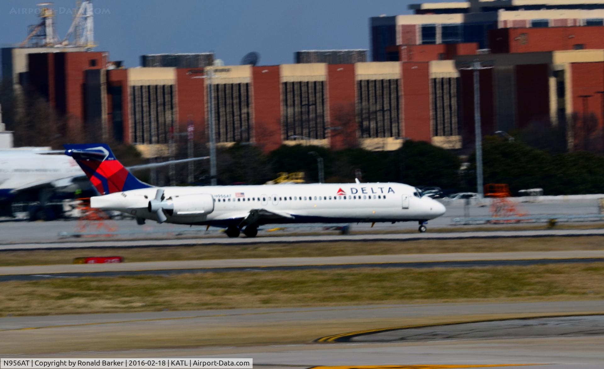N956AT, 2000 Boeing 717-200 C/N 55018, Landing Atlanta