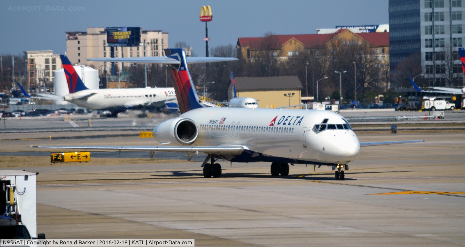 N956AT, 2000 Boeing 717-200 C/N 55018, Taxi Atlanta
