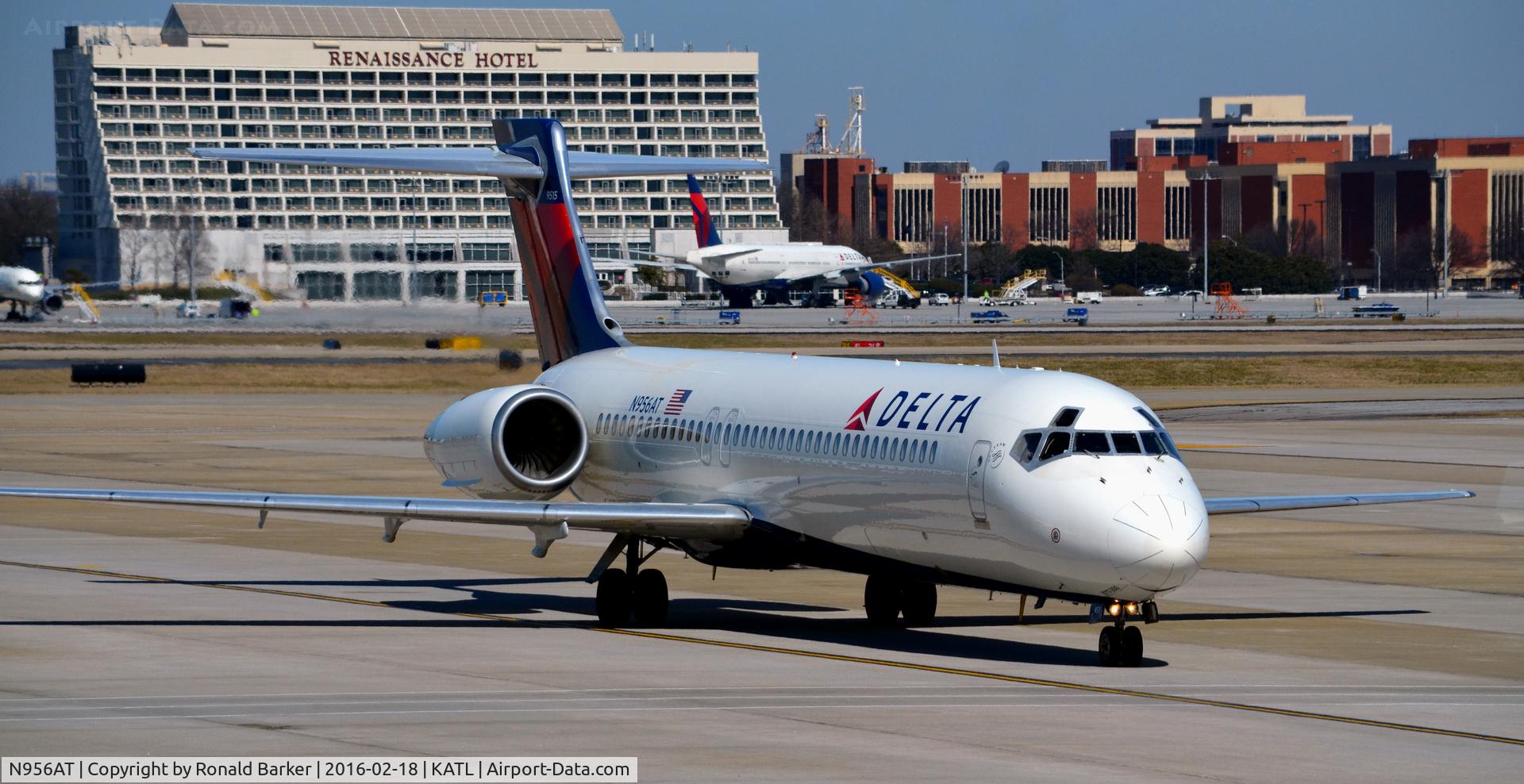 N956AT, 2000 Boeing 717-200 C/N 55018, Taxi Atlanta