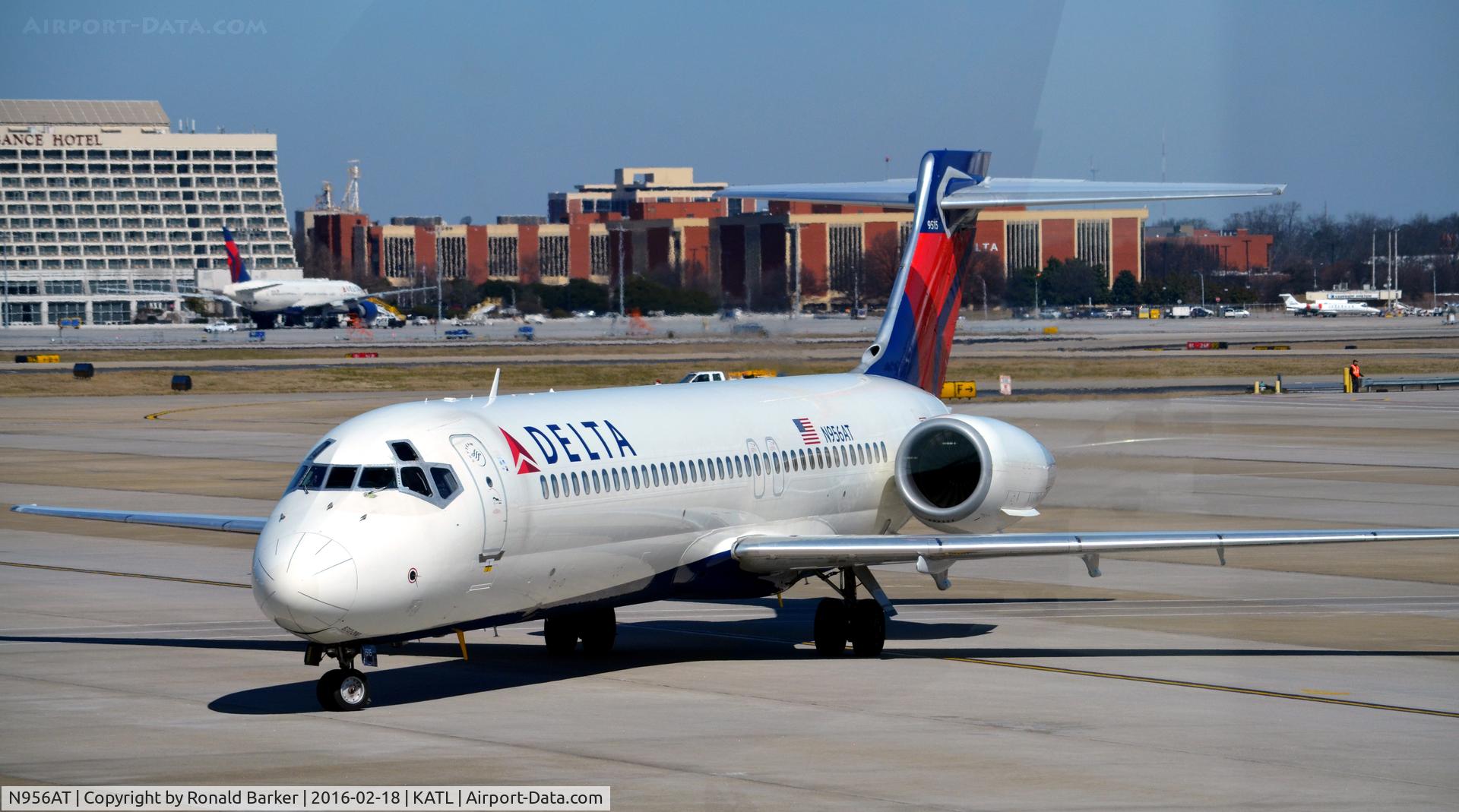 N956AT, 2000 Boeing 717-200 C/N 55018, Taxi to gate Atlanta