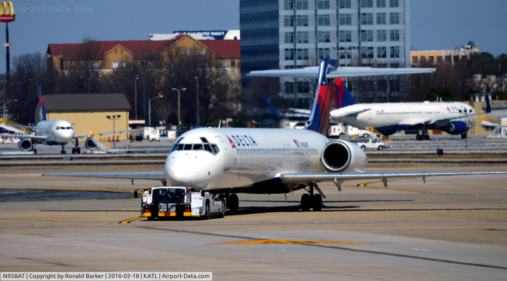 N958AT, 2001 Boeing 717-200 C/N 55020, Towed Atlanta