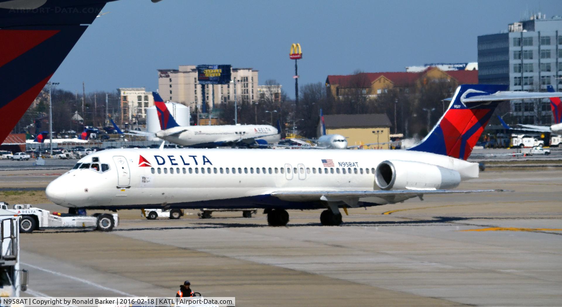 N958AT, 2001 Boeing 717-200 C/N 55020, Towed Atlanta