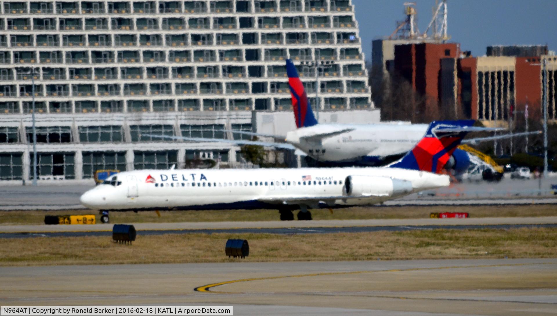 N964AT, 2001 Boeing 717-200 C/N 55025, Taxi Atlanta