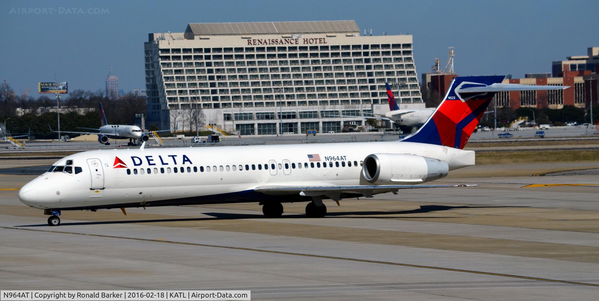 N964AT, 2001 Boeing 717-200 C/N 55025, Taxi Atlanta