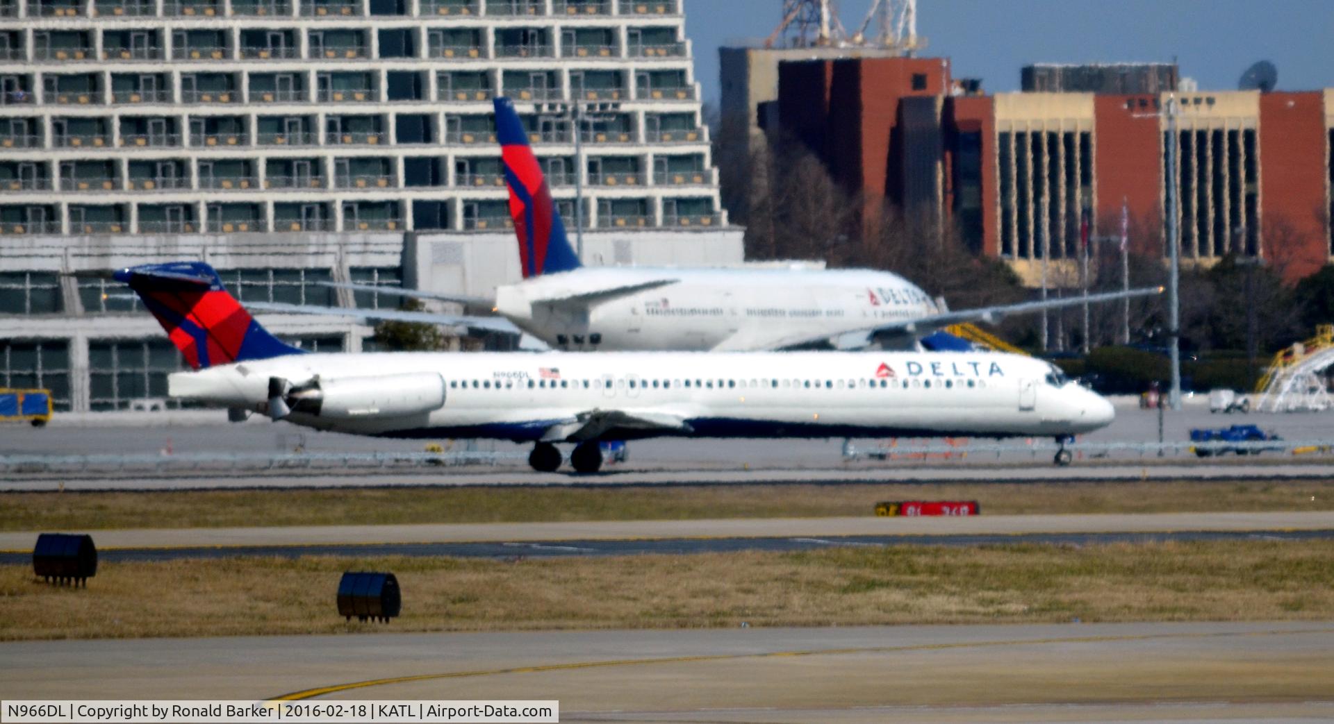 N966DL, 1990 McDonnell Douglas MD-88 C/N 53115, Landing Atlanta