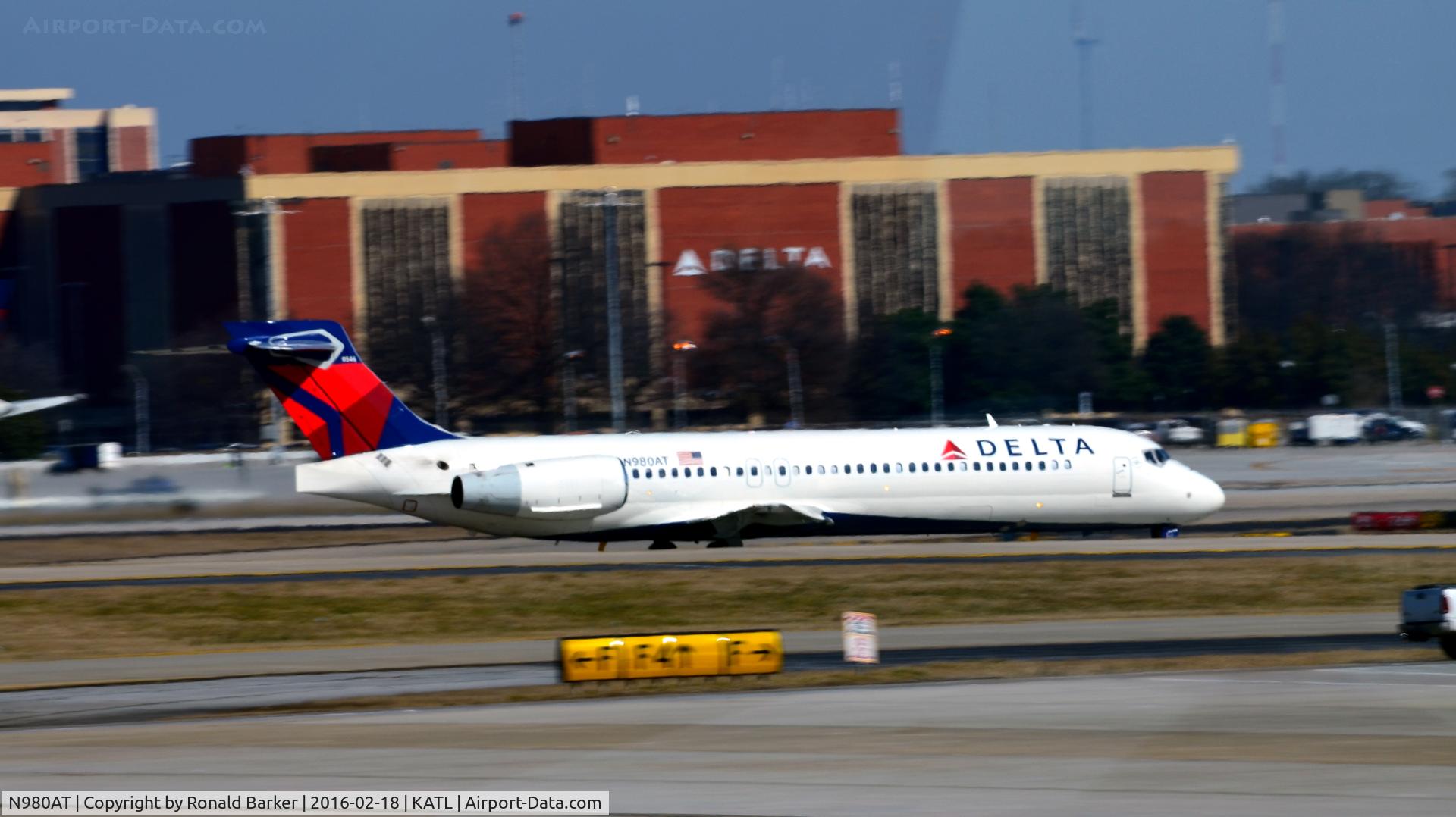 N980AT, 2002 Boeing 717-200 C/N 55039, Taxi Atlanta