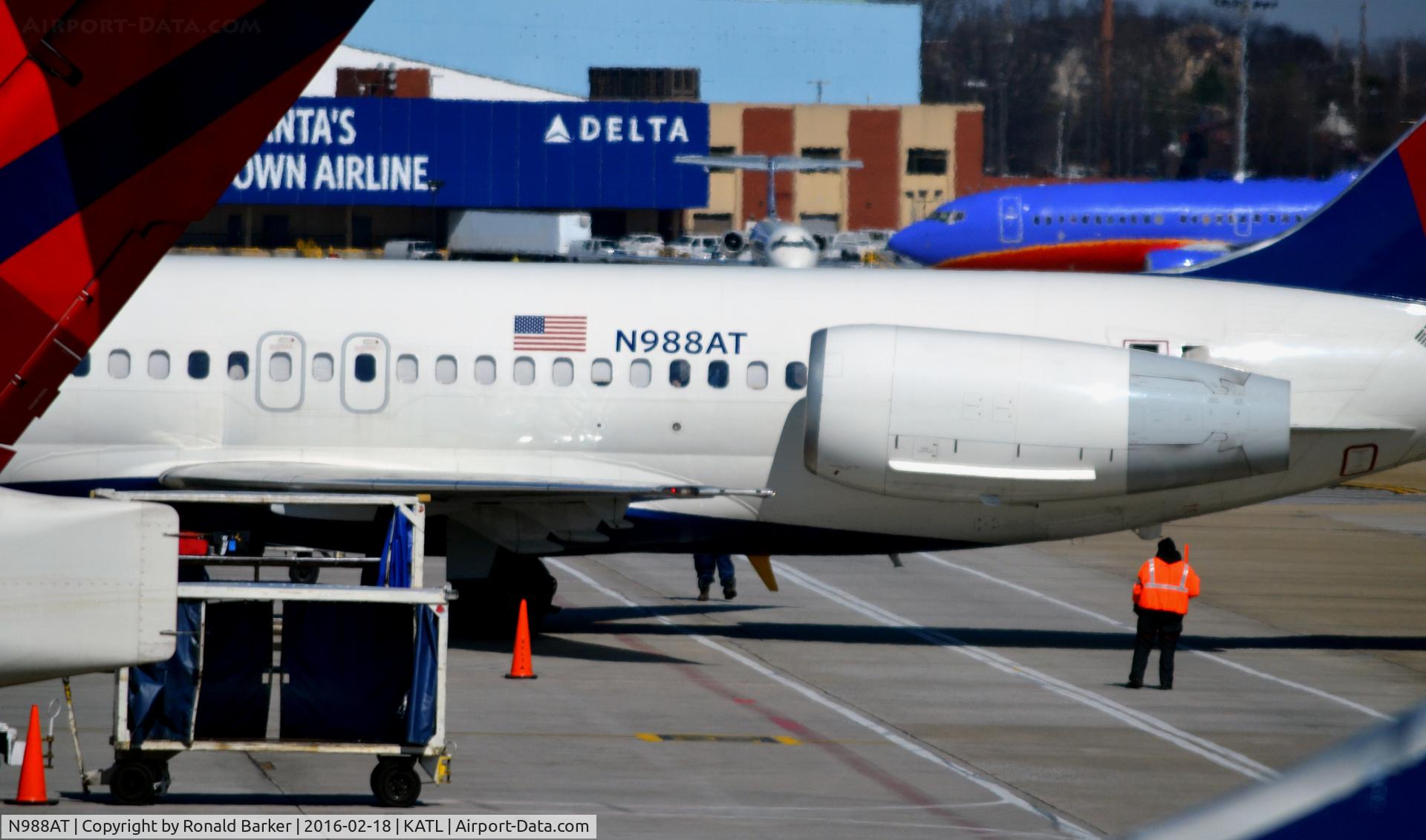 N988AT, 2001 Boeing 717-200 C/N 55068, Pushback Atlanta