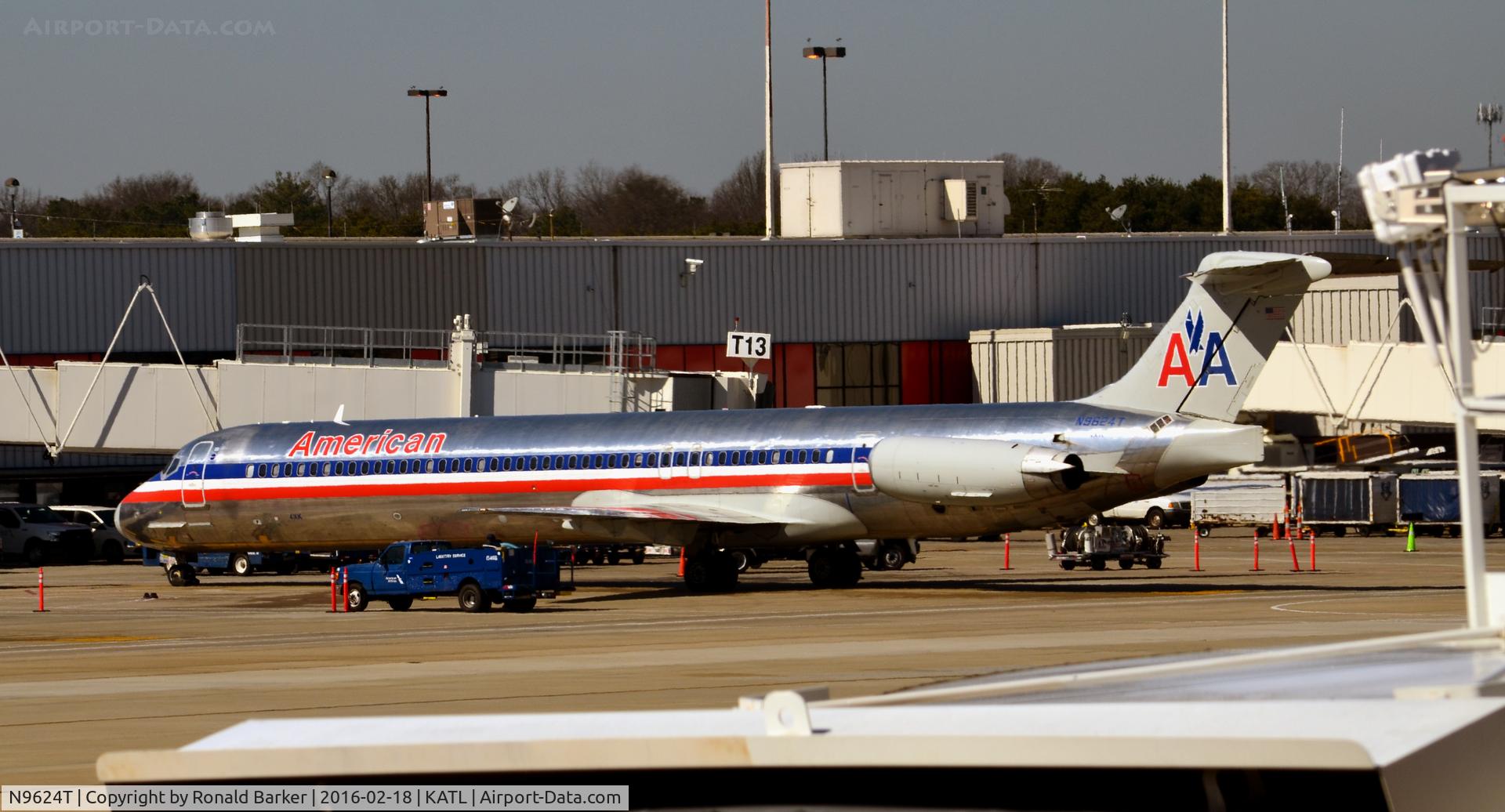 N9624T, 1998 McDonnell Douglas MD-83 (DC-9-83) C/N 53594, Gate T12 Atlanta