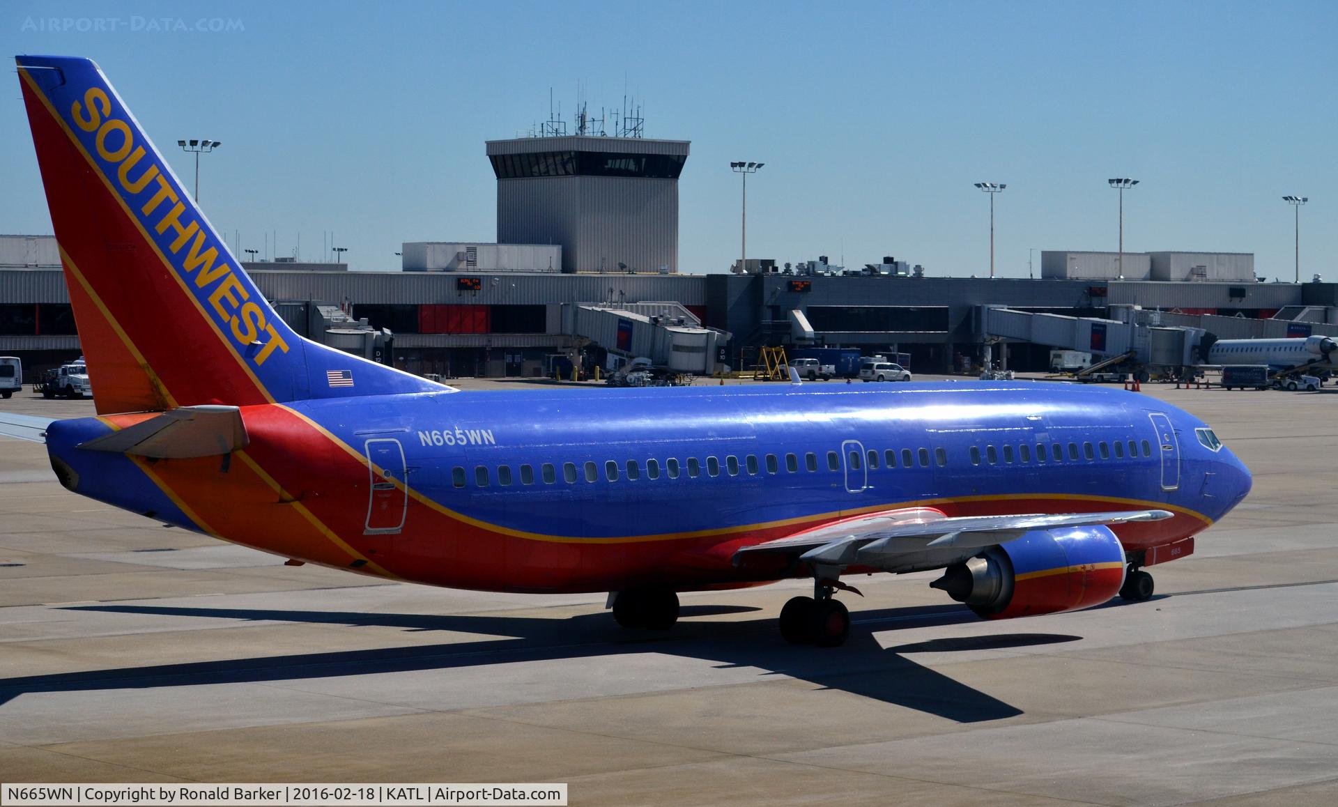 N665WN, 1986 Boeing 737-3Y0 C/N 23497, Taxi Atlanta