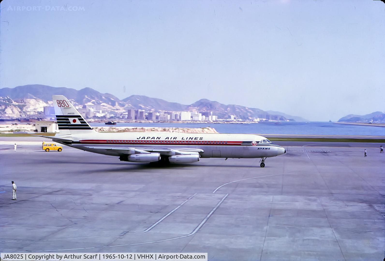 JA8025, 1962 Convair 880-22M-22 C/N 22-7-9-61, Kai Tak 1965