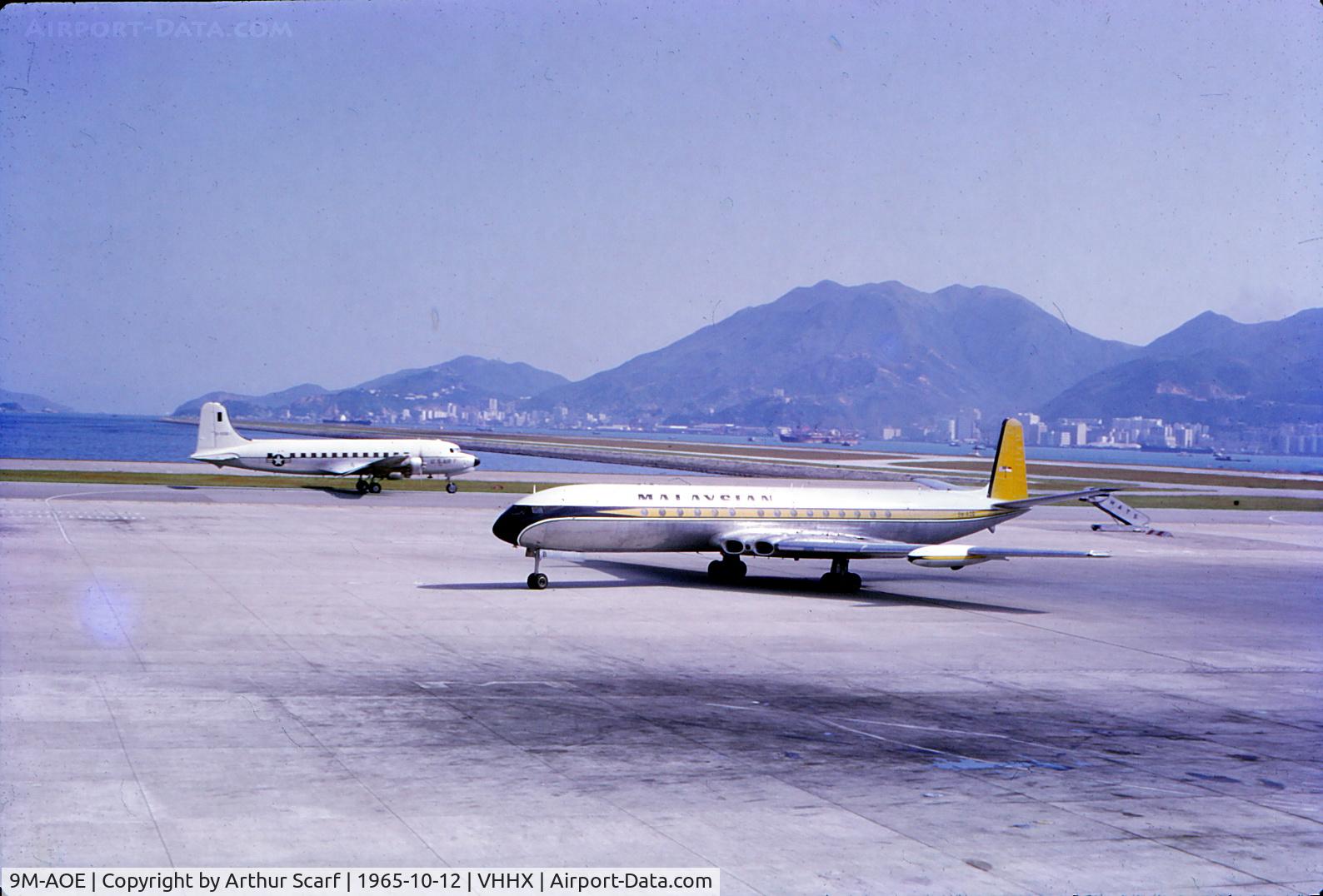 9M-AOE, 1957 De Havilland DH.106 Comet 4 C/N 6406, Kai Tak 1965