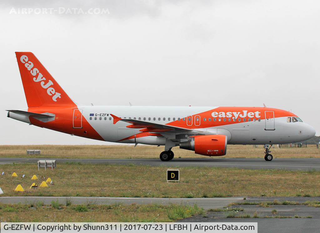 G-EZFW, 2010 Airbus A319-111 C/N 4380, Taxiing to the Terminal in new c/s