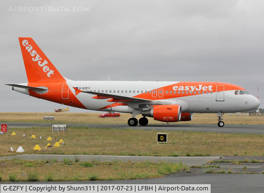 G-EZFY, 2010 Airbus A319-111 C/N 4418, Taxiing to the Terminal in new c/s