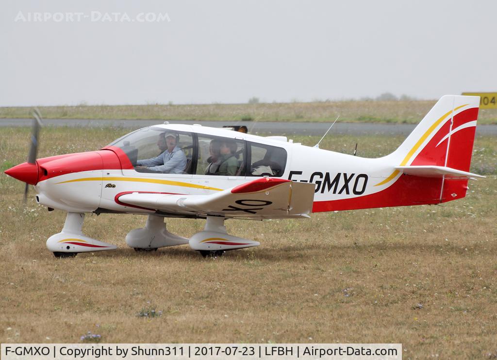 F-GMXO, Robin DR-400-180 Regent C/N 2224, Taxiing to the General Aviation area...