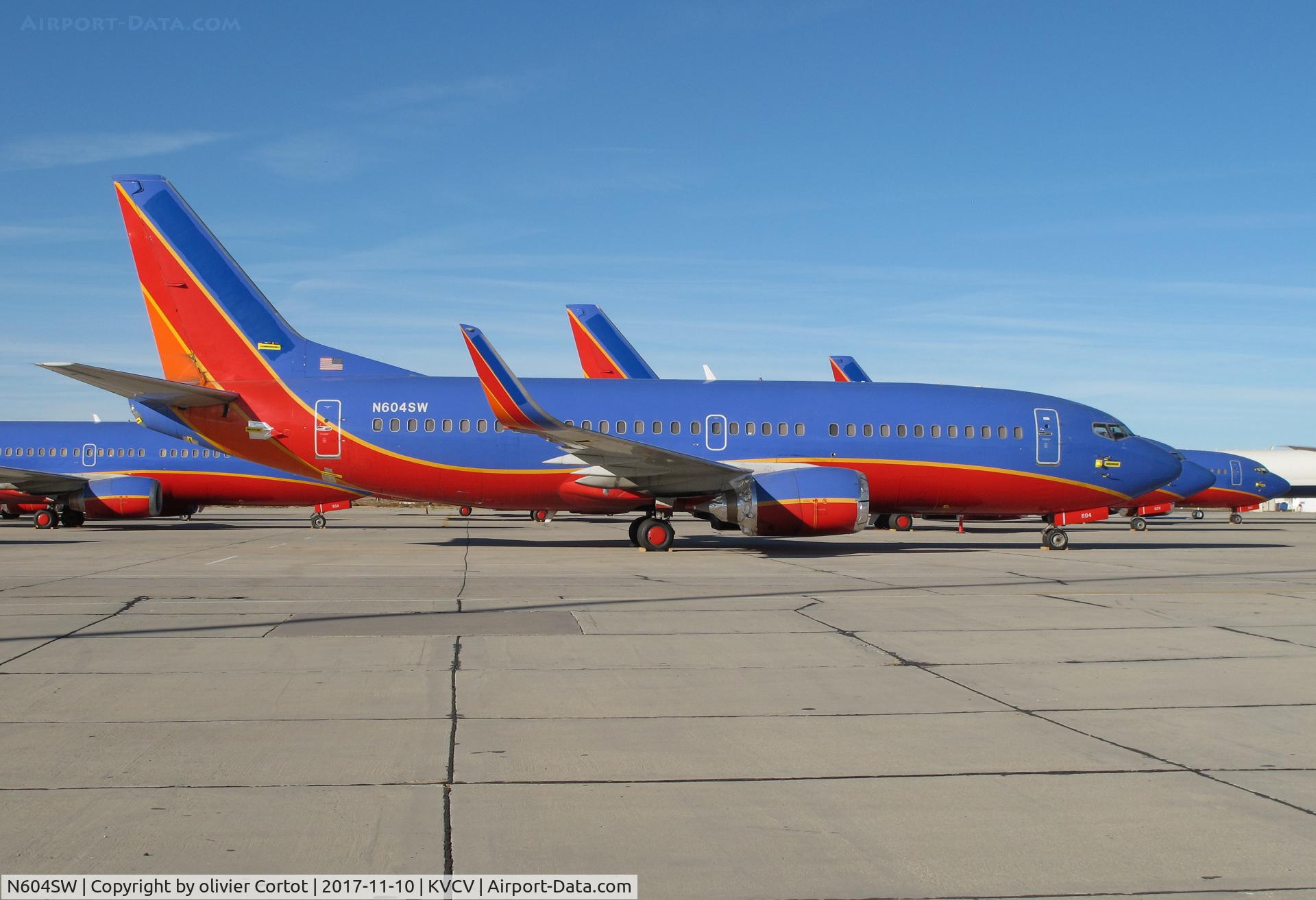 N604SW, 1995 Boeing 737-3H4 C/N 27955, still good looking but now in Victorville...