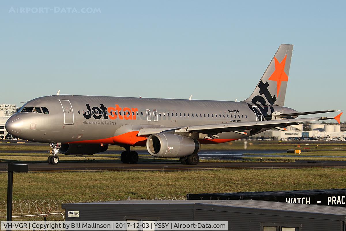 VH-VGR, 2010 Airbus A320-232 C/N 4257, TAXI TO 34R
