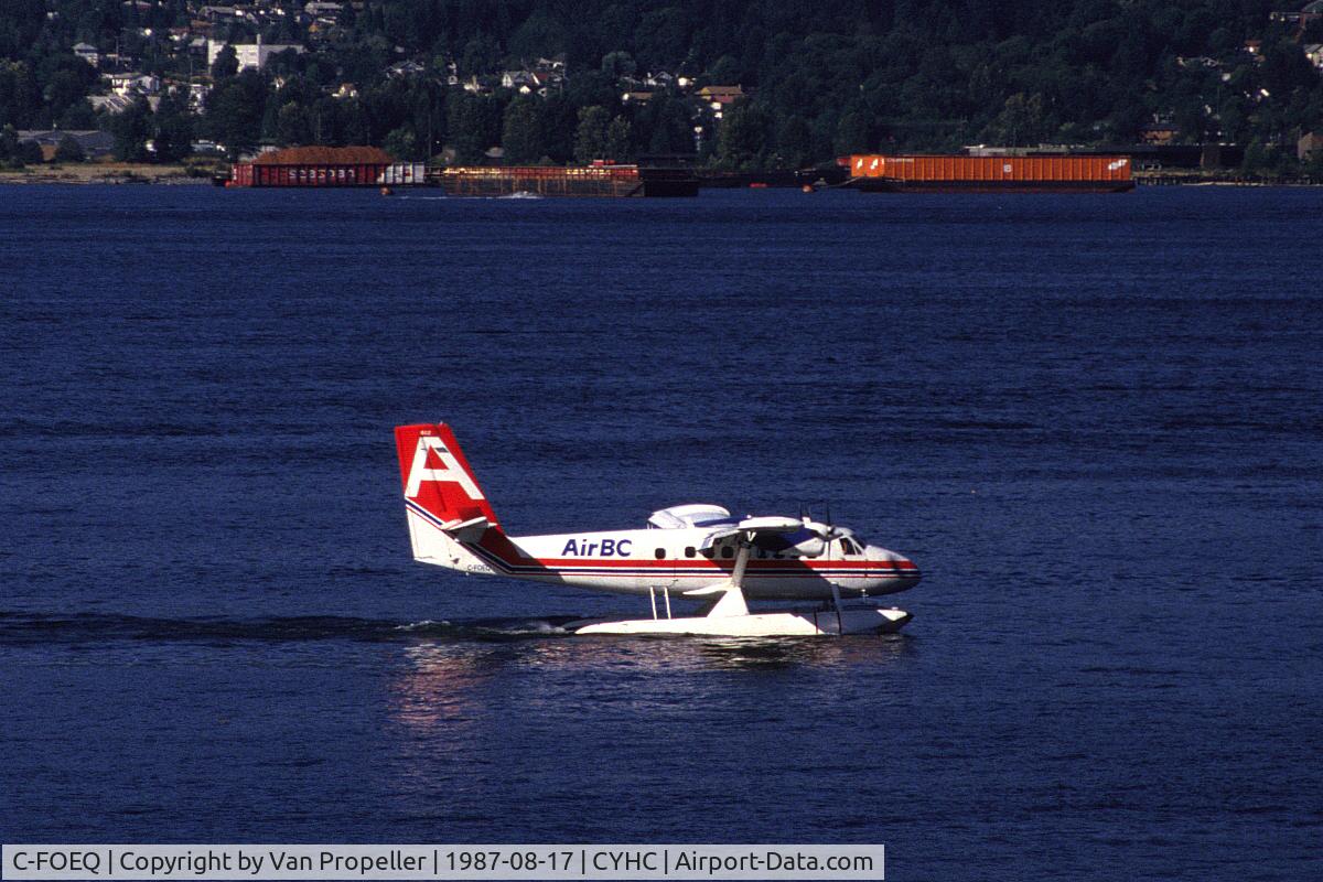 C-FOEQ, 1967 De Havilland Canada DHC-6-100 Twin Otter C/N 44, Air BC De Havilland Canada DHC-6-100 Twin-Otter taxiing through vancouver Harbour, B.C., Canada, 1987