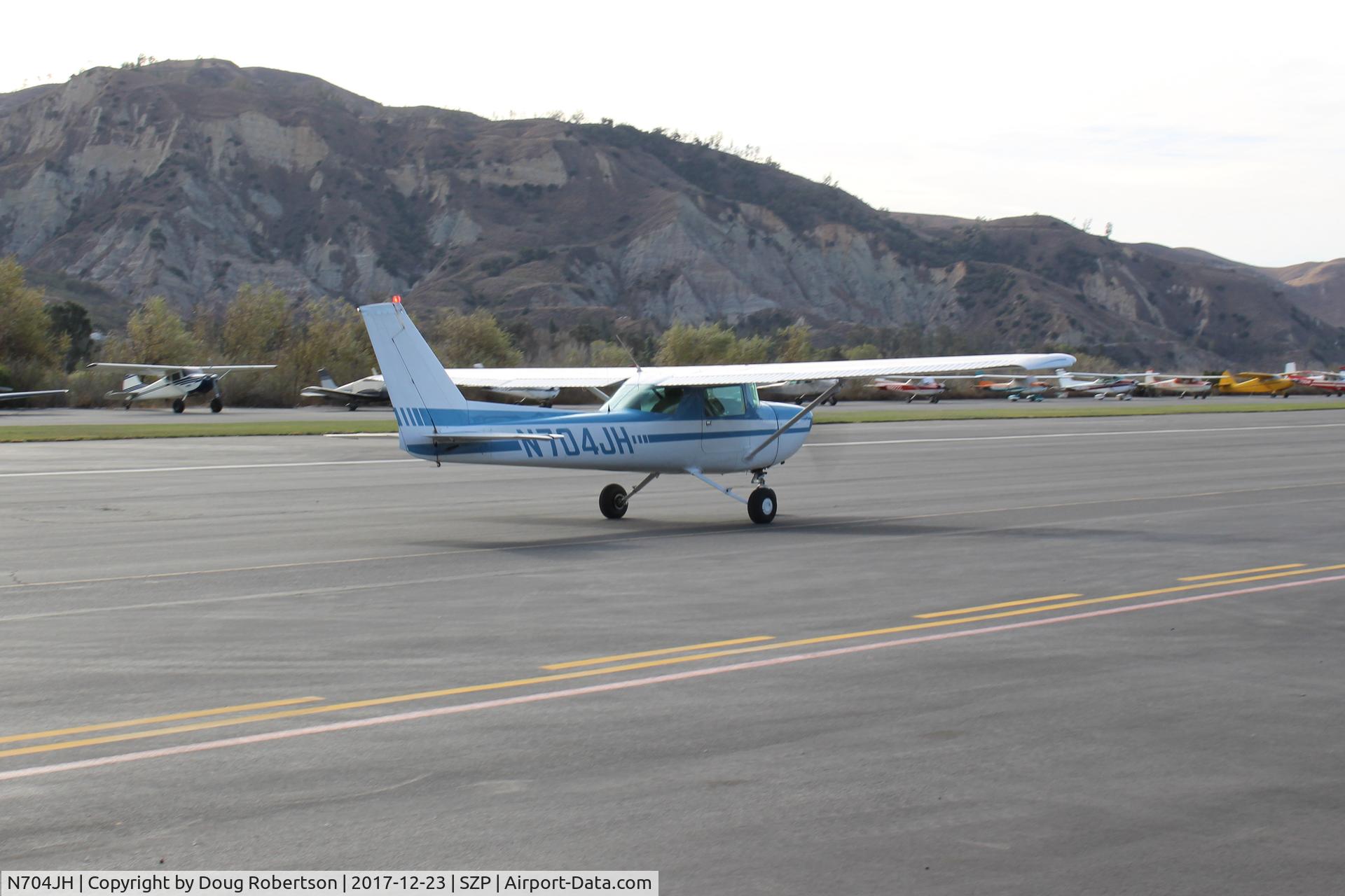 N704JH, 1976 Cessna 150M C/N 15078644, 1976 Cessna 150M, Continental O-200 100 Hp, taxi to Rwy 04