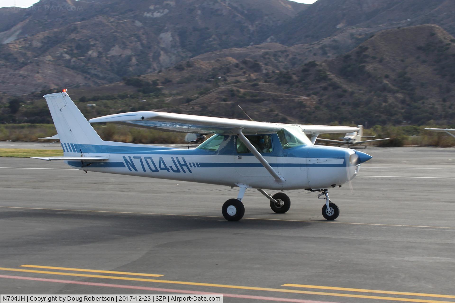 N704JH, 1976 Cessna 150M C/N 15078644, 1976 Cessna 150M, Continental O-200 100 Hp, taxi to Rwy 04
