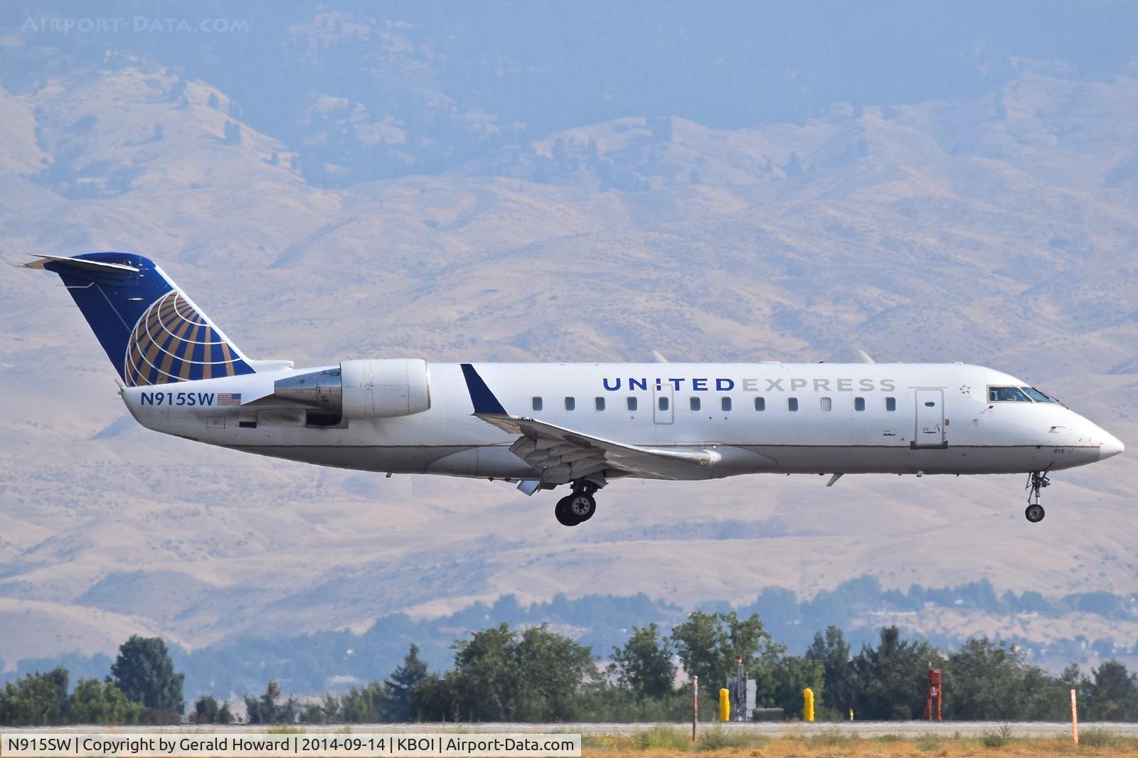 N915SW, 2002 Bombardier CRJ-200LR (CL-600-2B19) C/N 7615, Landing RWY 10R.