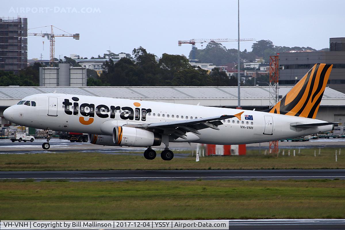 VH-VNH, 2008 Airbus A320-232 C/N 3734, ONTO 16R