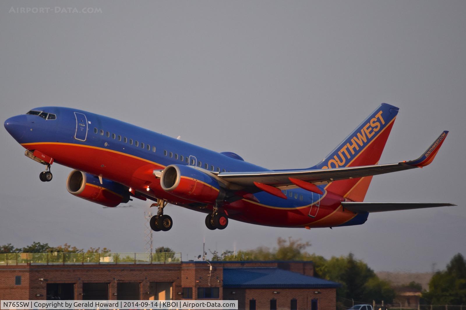 N765SW, 2000 Boeing 737-7H4 C/N 29805, Departing RWY 10R.