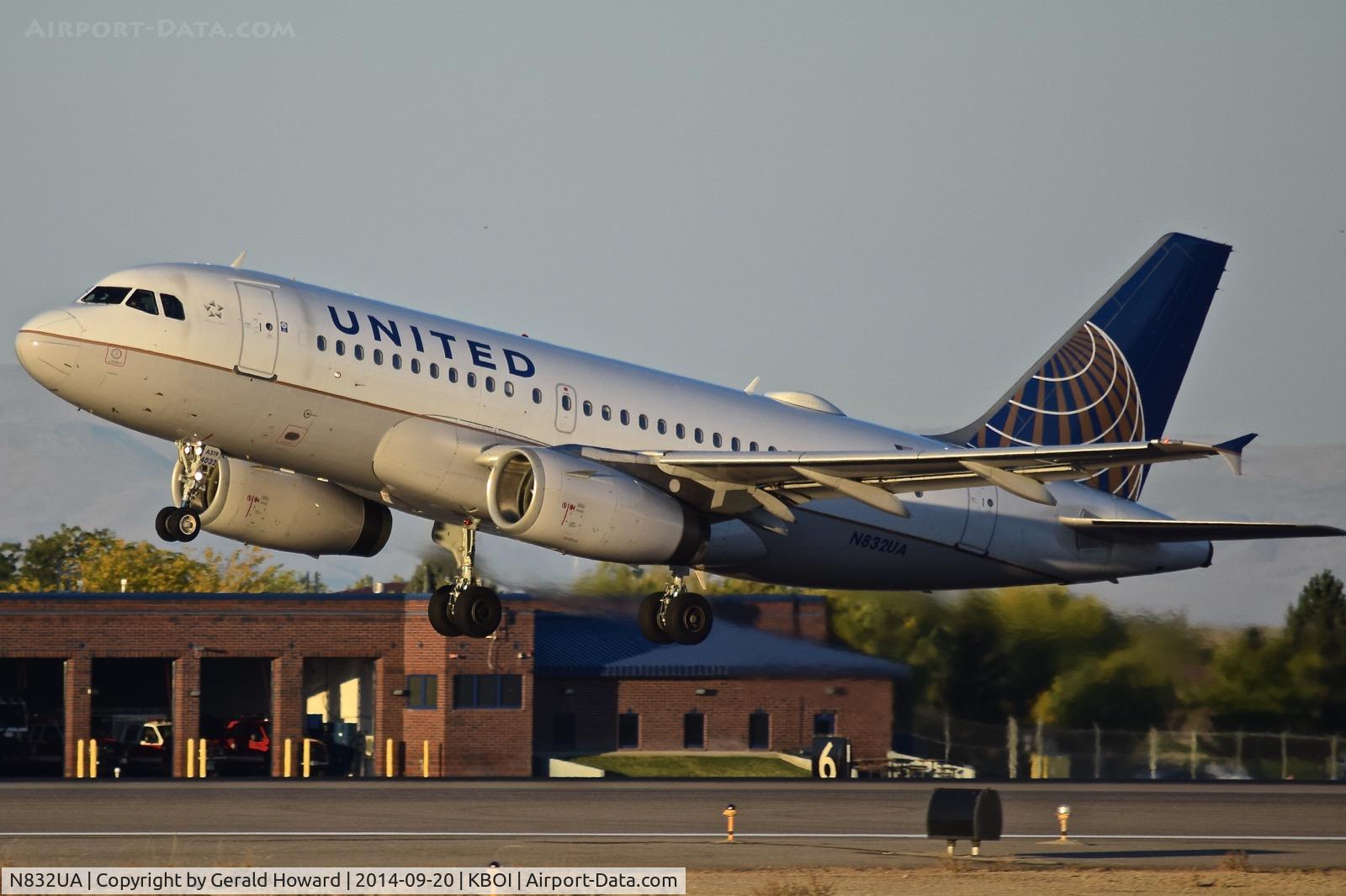 N832UA, 2000 Airbus A319-131 C/N 1321, Early morning departure from RWY 10R.